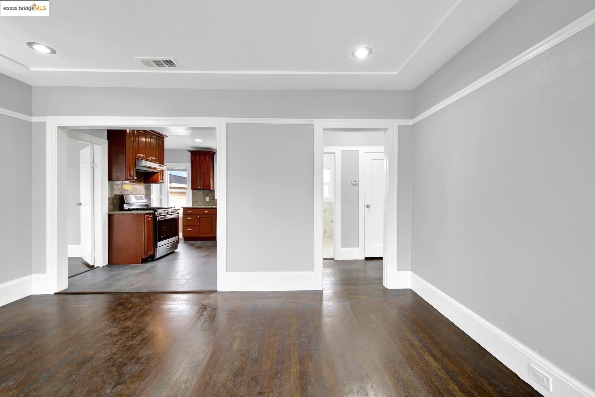 Detail Gallery Image 4 of 60 For 1009 106th Ave, Oakland,  CA 94603 - 2 Beds | 1 Baths