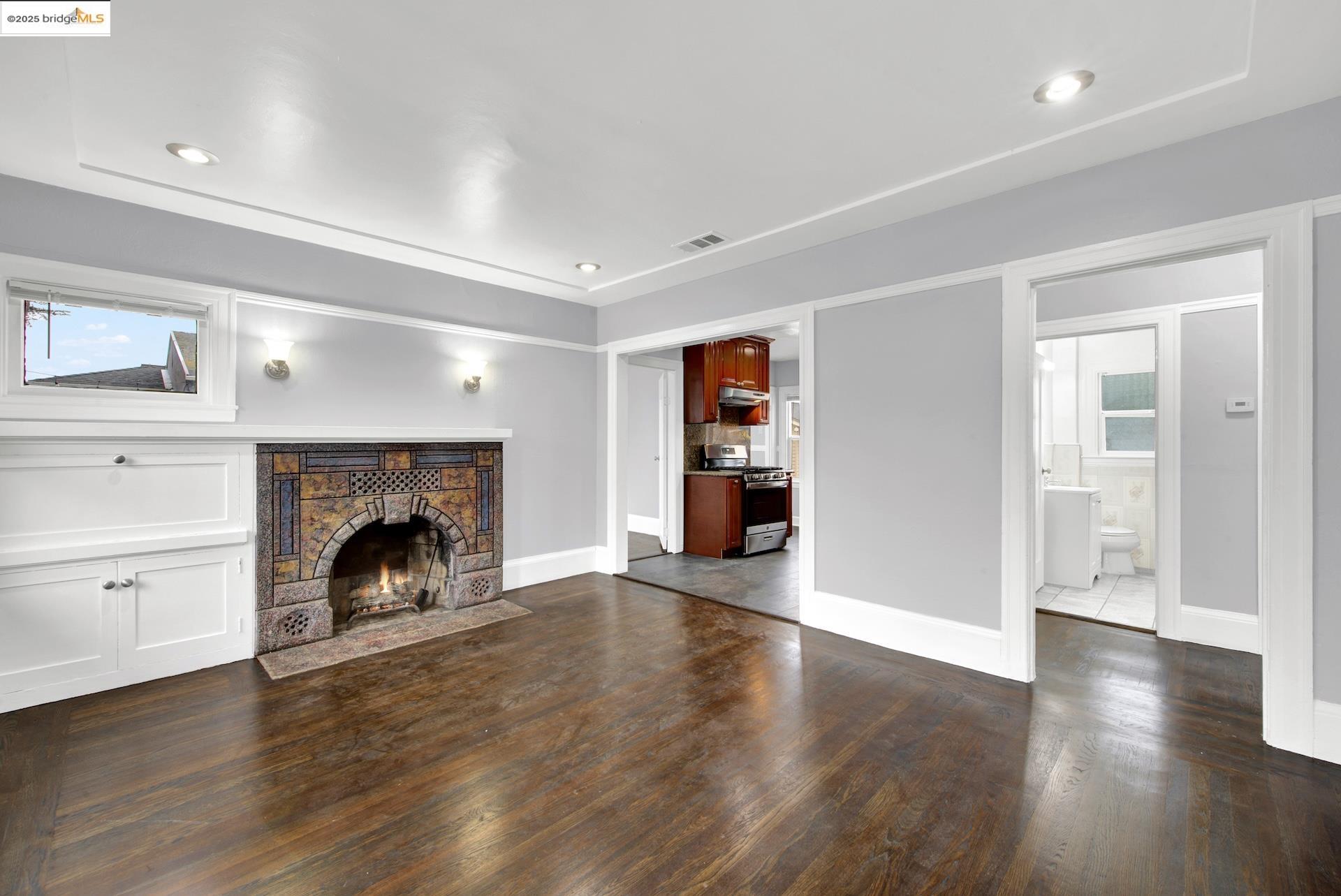 Detail Gallery Image 5 of 60 For 1009 106th Ave, Oakland,  CA 94603 - 2 Beds | 1 Baths