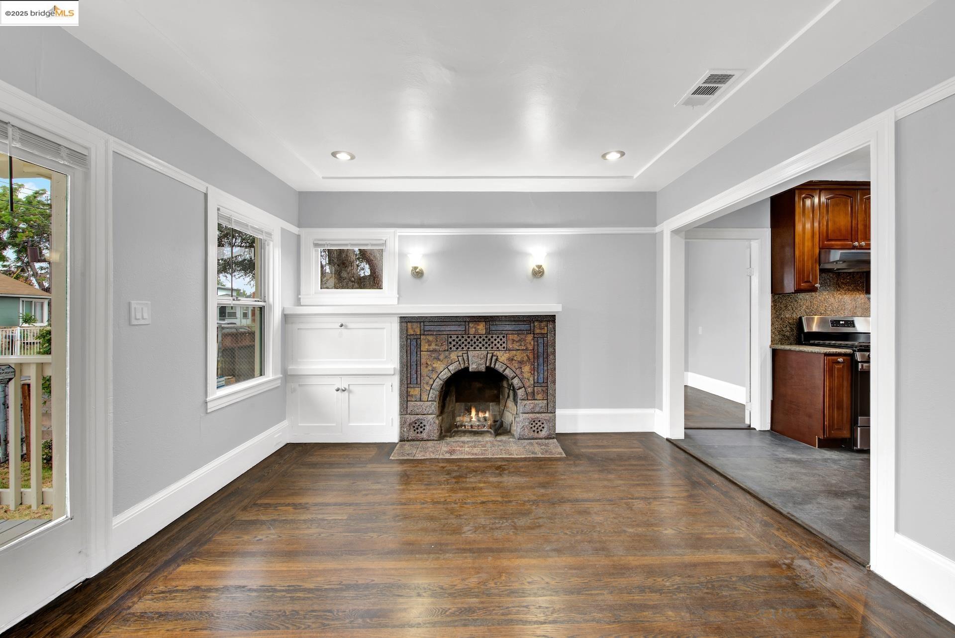 Detail Gallery Image 6 of 60 For 1009 106th Ave, Oakland,  CA 94603 - 2 Beds | 1 Baths