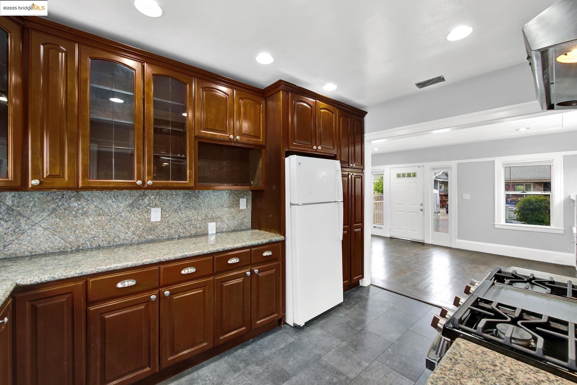 Detail Gallery Image 10 of 60 For 1009 106th Ave, Oakland,  CA 94603 - 2 Beds | 1 Baths
