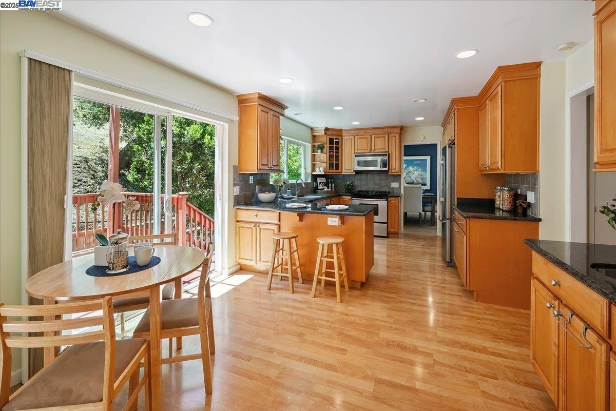 Detail Gallery Image 12 of 44 For 3457 Hackamore Dr, Hayward,  CA 94541 - 4 Beds | 3 Baths
