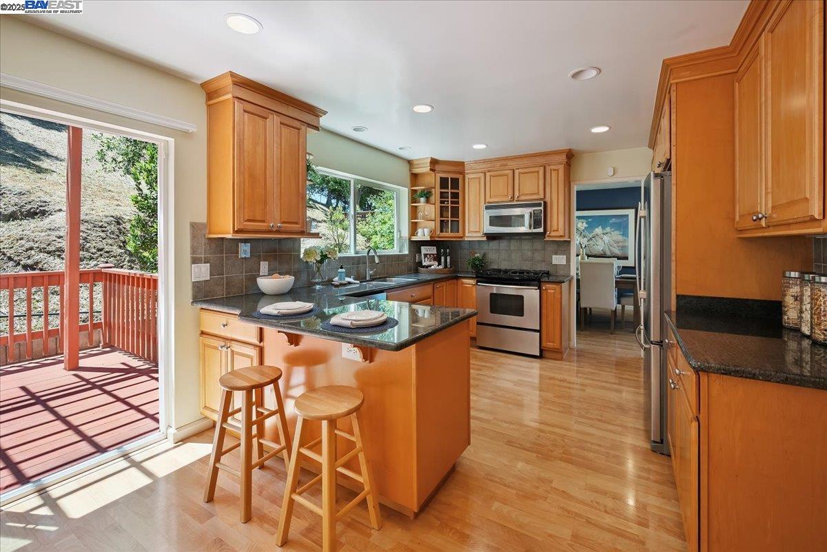 Detail Gallery Image 13 of 44 For 3457 Hackamore Dr, Hayward,  CA 94541 - 4 Beds | 3 Baths