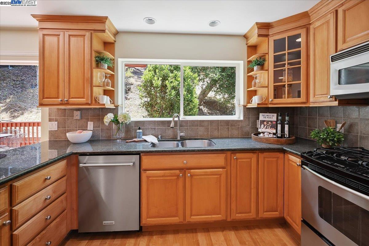 Detail Gallery Image 14 of 44 For 3457 Hackamore Dr, Hayward,  CA 94541 - 4 Beds | 3 Baths