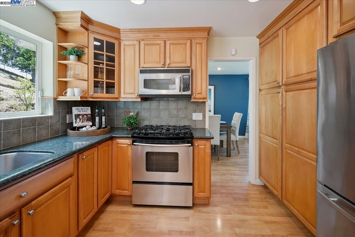 Detail Gallery Image 15 of 44 For 3457 Hackamore Dr, Hayward,  CA 94541 - 4 Beds | 3 Baths