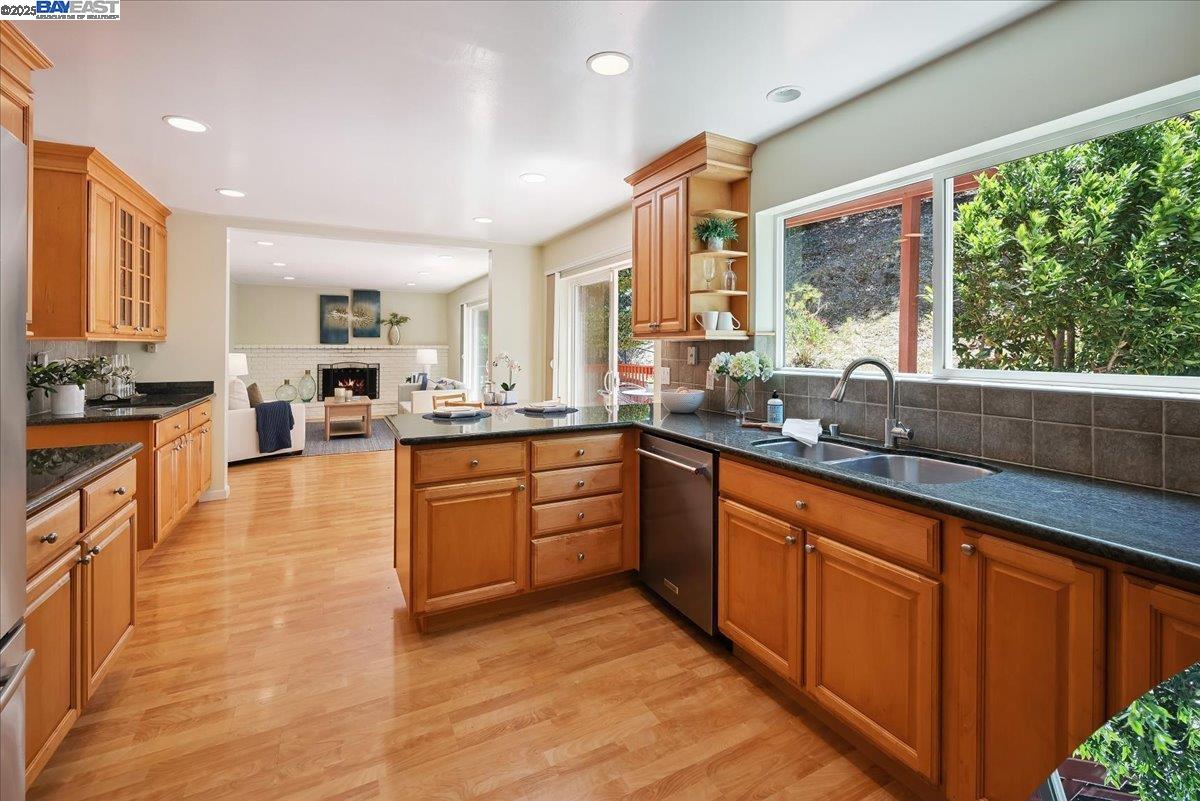 Detail Gallery Image 16 of 44 For 3457 Hackamore Dr, Hayward,  CA 94541 - 4 Beds | 3 Baths