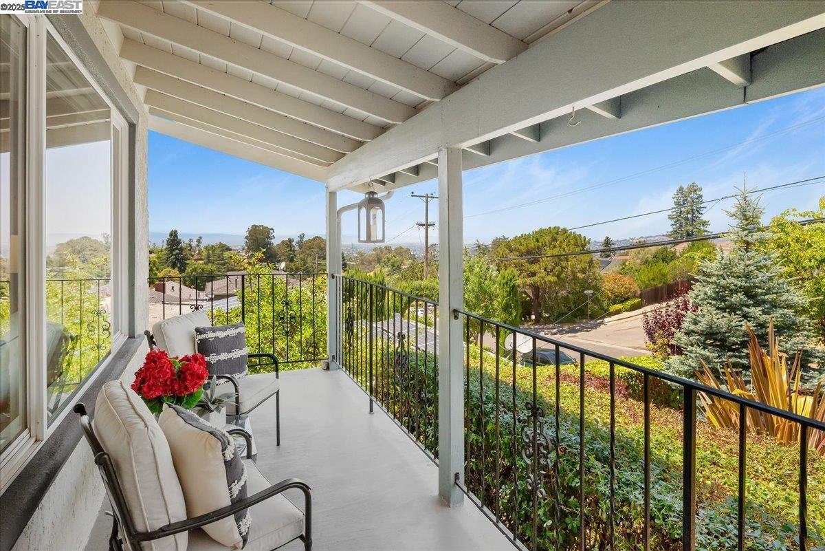 Detail Gallery Image 5 of 44 For 3457 Hackamore Dr, Hayward,  CA 94541 - 4 Beds | 3 Baths