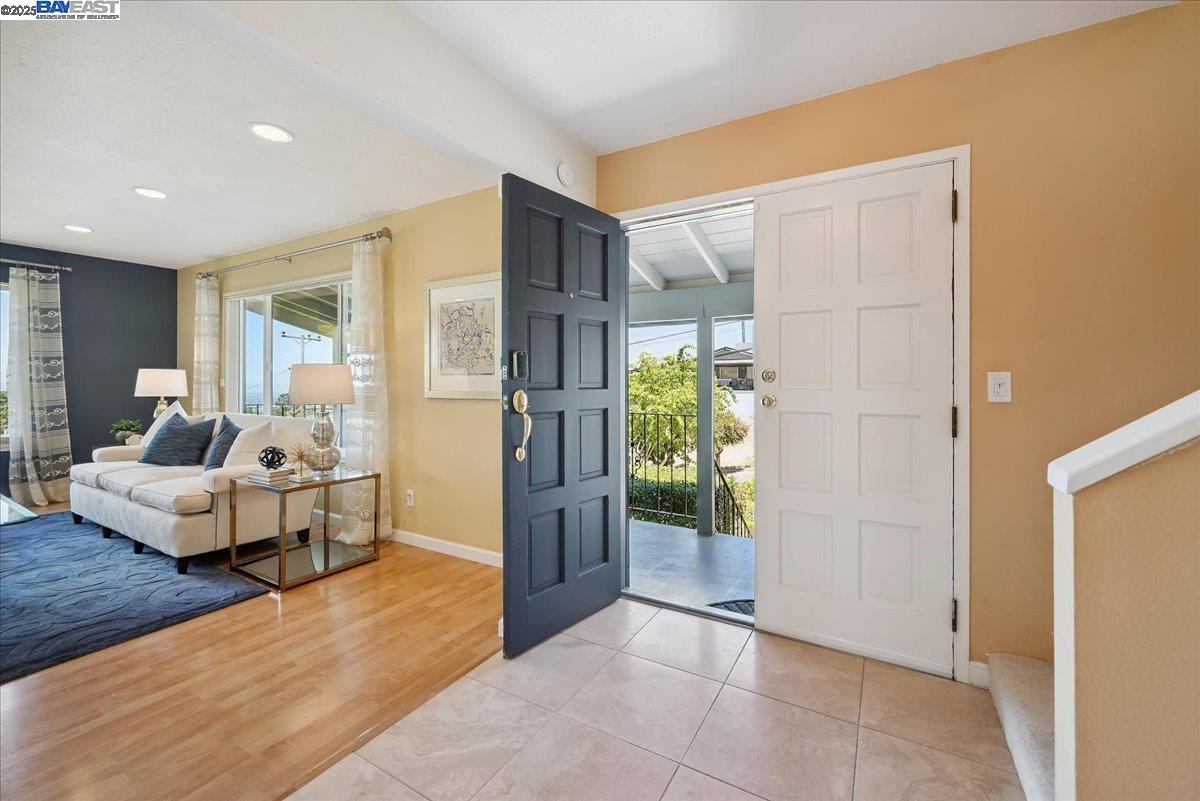 Detail Gallery Image 6 of 44 For 3457 Hackamore Dr, Hayward,  CA 94541 - 4 Beds | 3 Baths