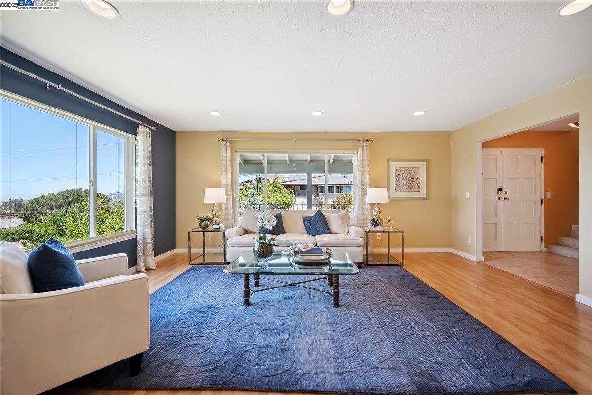 Detail Gallery Image 7 of 44 For 3457 Hackamore Dr, Hayward,  CA 94541 - 4 Beds | 3 Baths