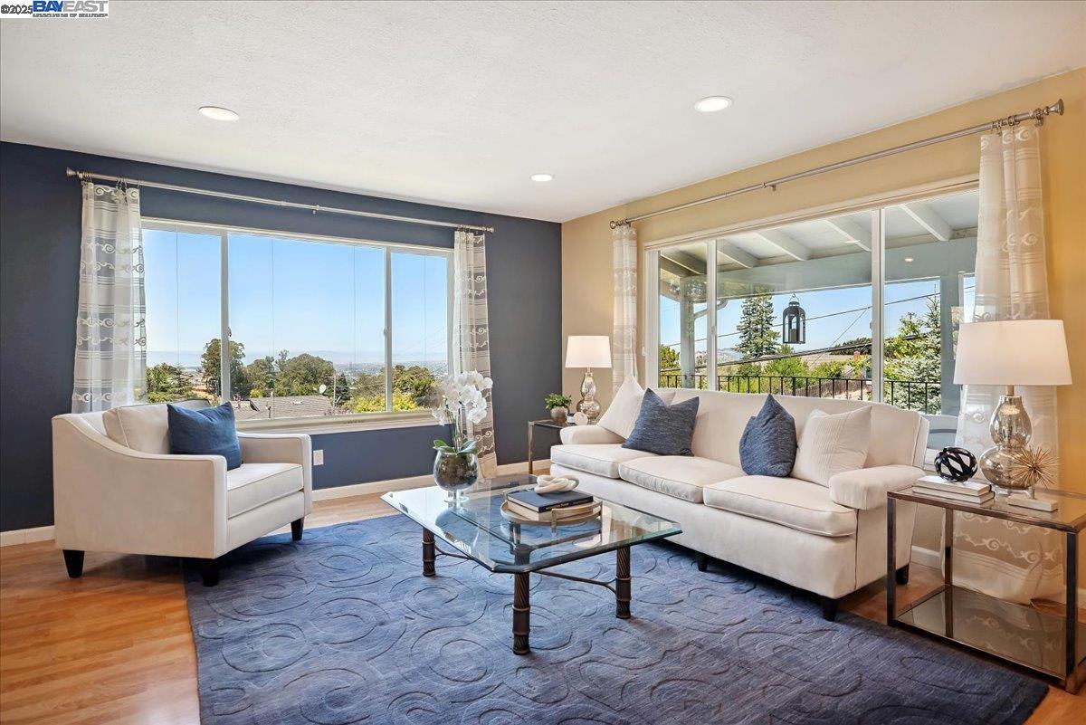 Detail Gallery Image 8 of 44 For 3457 Hackamore Dr, Hayward,  CA 94541 - 4 Beds | 3 Baths