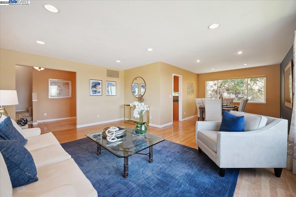 Detail Gallery Image 9 of 44 For 3457 Hackamore Dr, Hayward,  CA 94541 - 4 Beds | 3 Baths