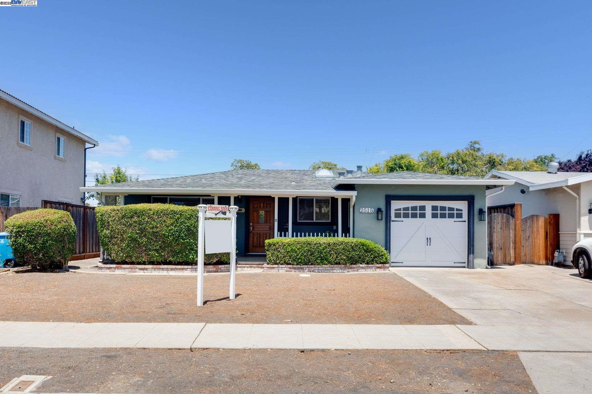 Detail Gallery Image 2 of 26 For 2515 Crystal Dr, Santa Clara,  CA 95051 - 3 Beds | 1 Baths