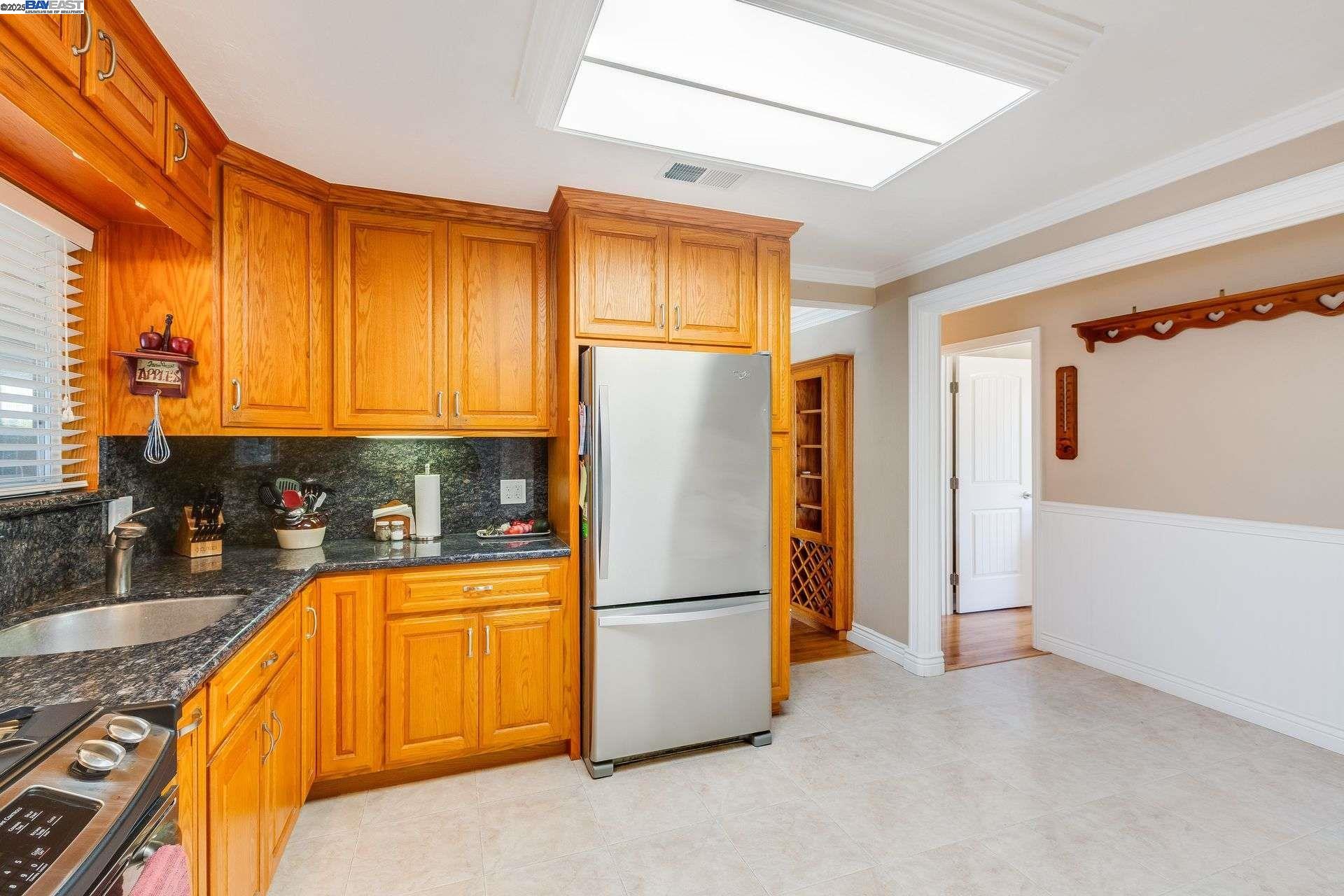 Detail Gallery Image 12 of 26 For 2515 Crystal Dr, Santa Clara,  CA 95051 - 3 Beds | 1 Baths