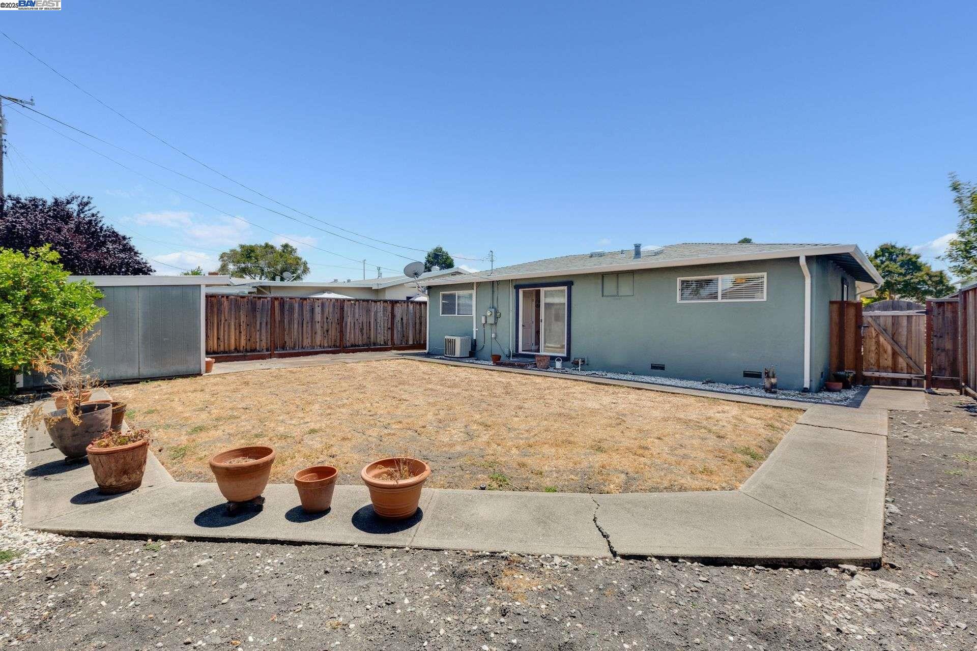 Detail Gallery Image 24 of 26 For 2515 Crystal Dr, Santa Clara,  CA 95051 - 3 Beds | 1 Baths