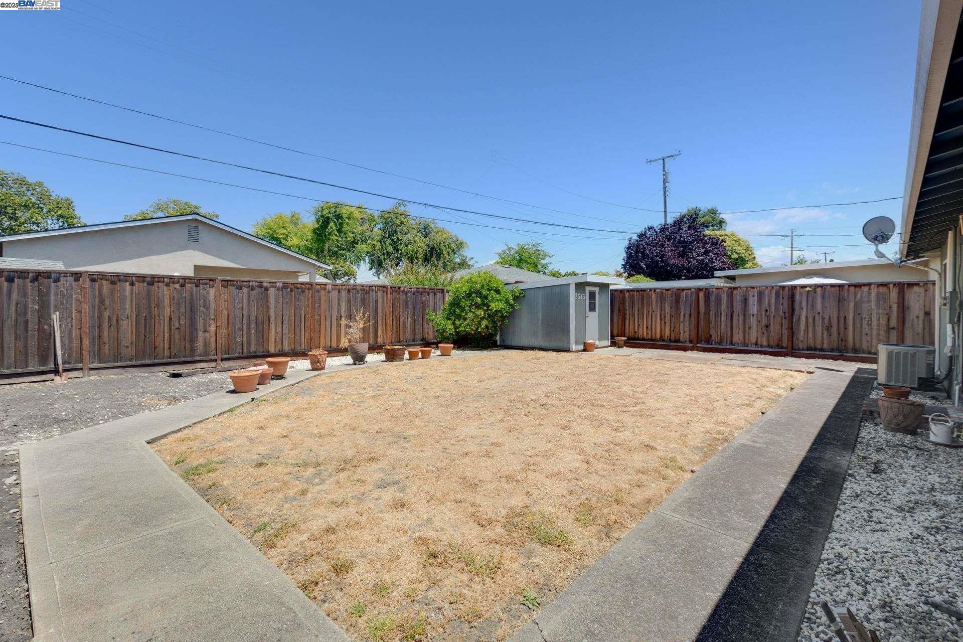 Detail Gallery Image 25 of 26 For 2515 Crystal Dr, Santa Clara,  CA 95051 - 3 Beds | 1 Baths