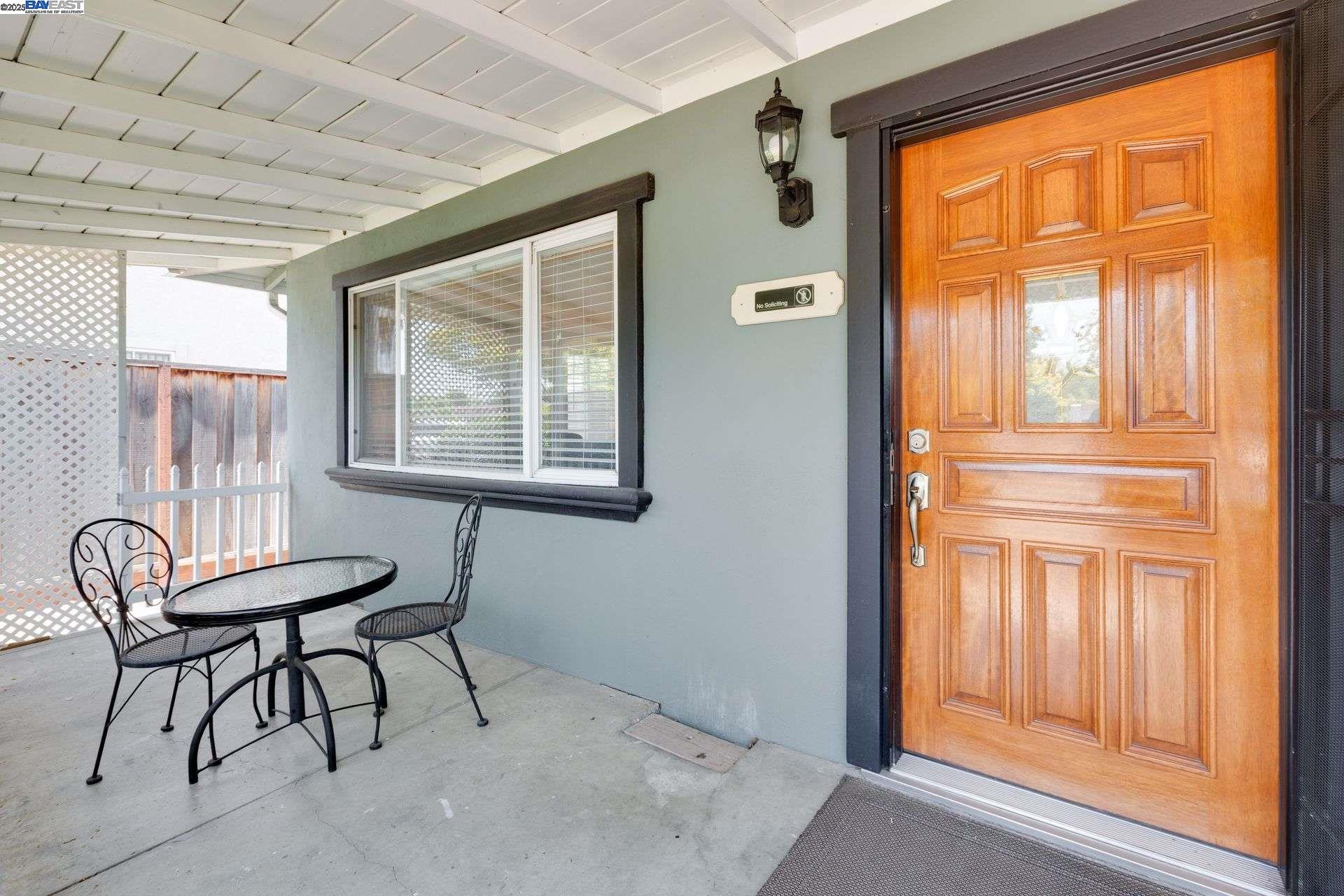 Detail Gallery Image 4 of 26 For 2515 Crystal Dr, Santa Clara,  CA 95051 - 3 Beds | 1 Baths
