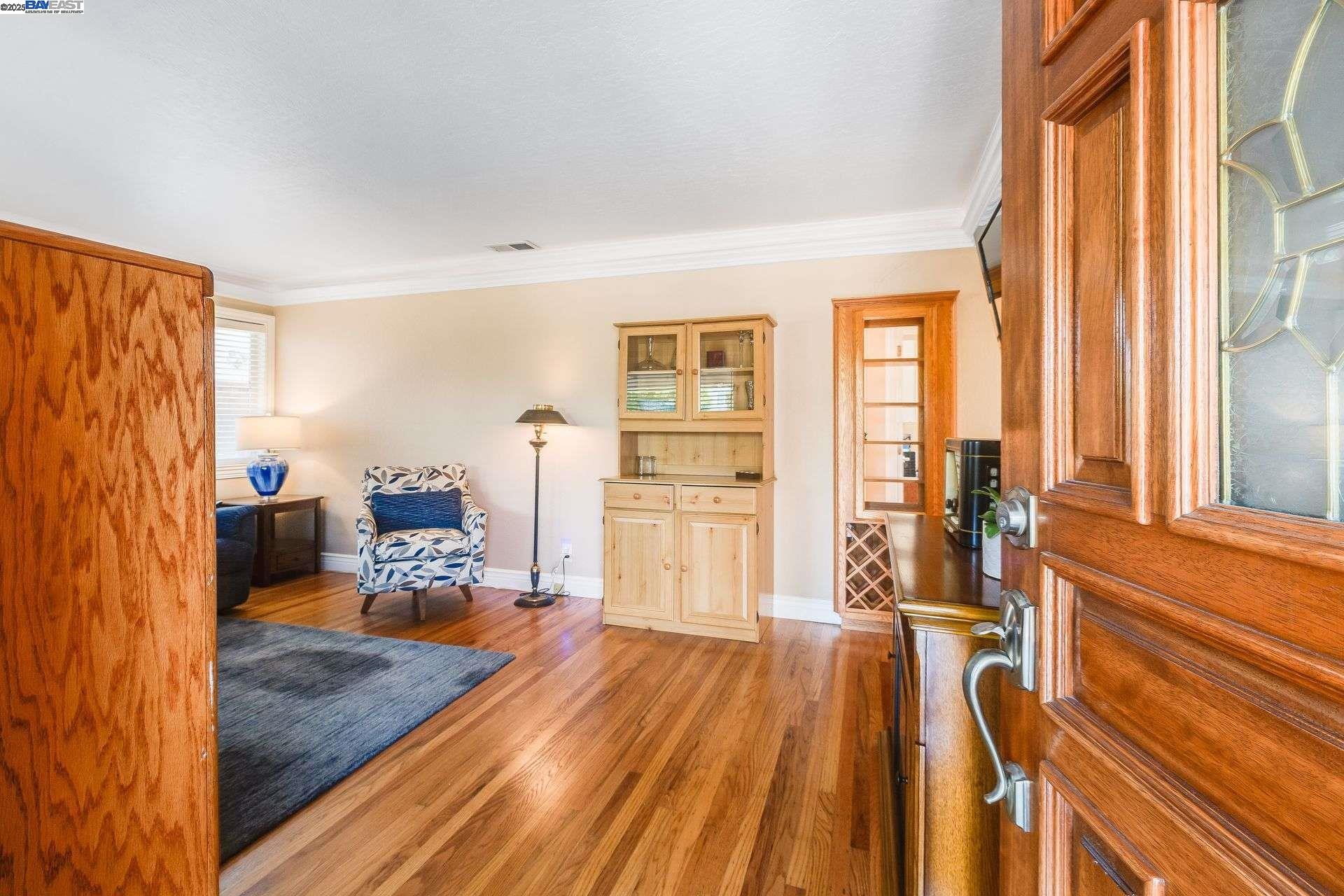 Detail Gallery Image 6 of 26 For 2515 Crystal Dr, Santa Clara,  CA 95051 - 3 Beds | 1 Baths