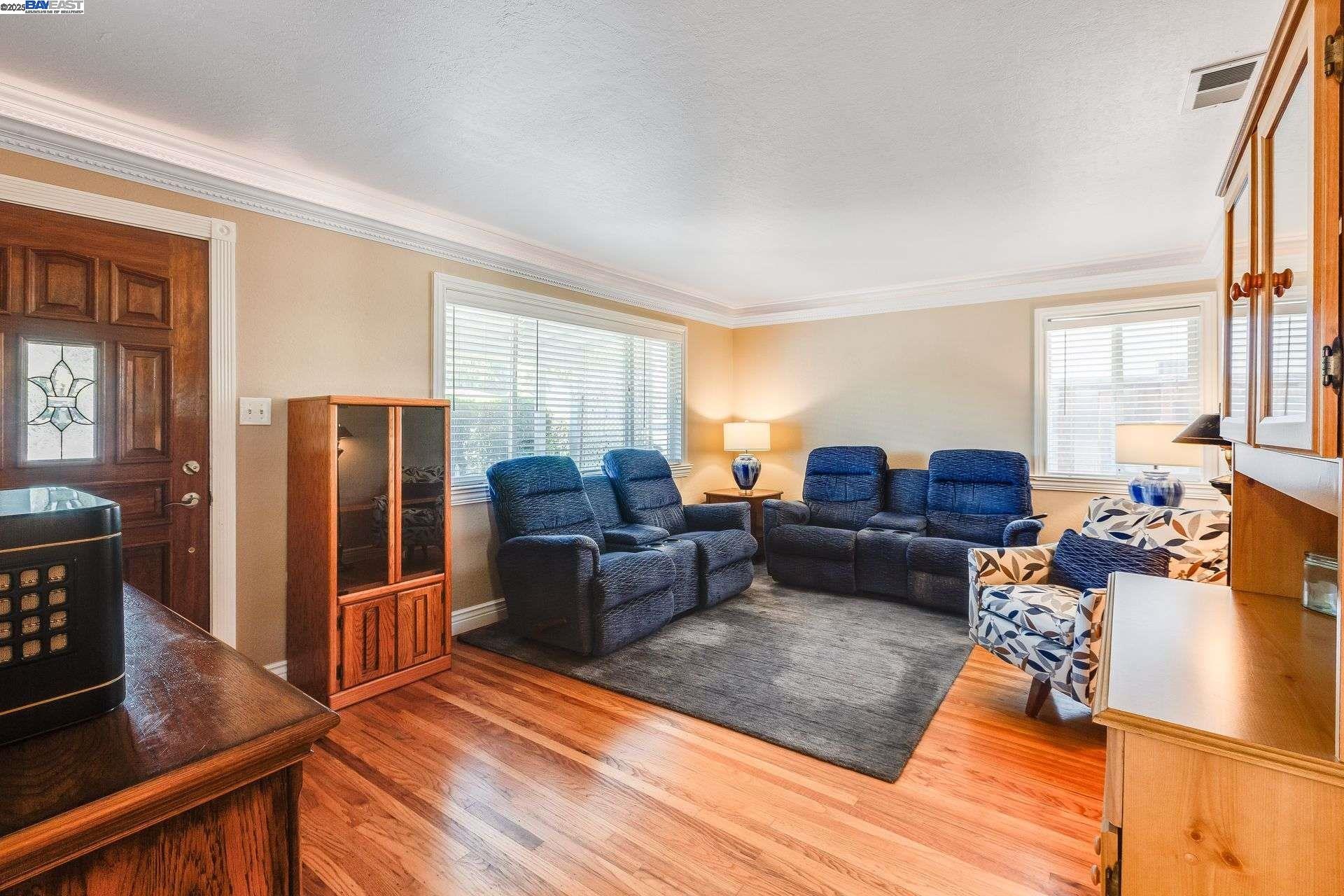 Detail Gallery Image 8 of 26 For 2515 Crystal Dr, Santa Clara,  CA 95051 - 3 Beds | 1 Baths