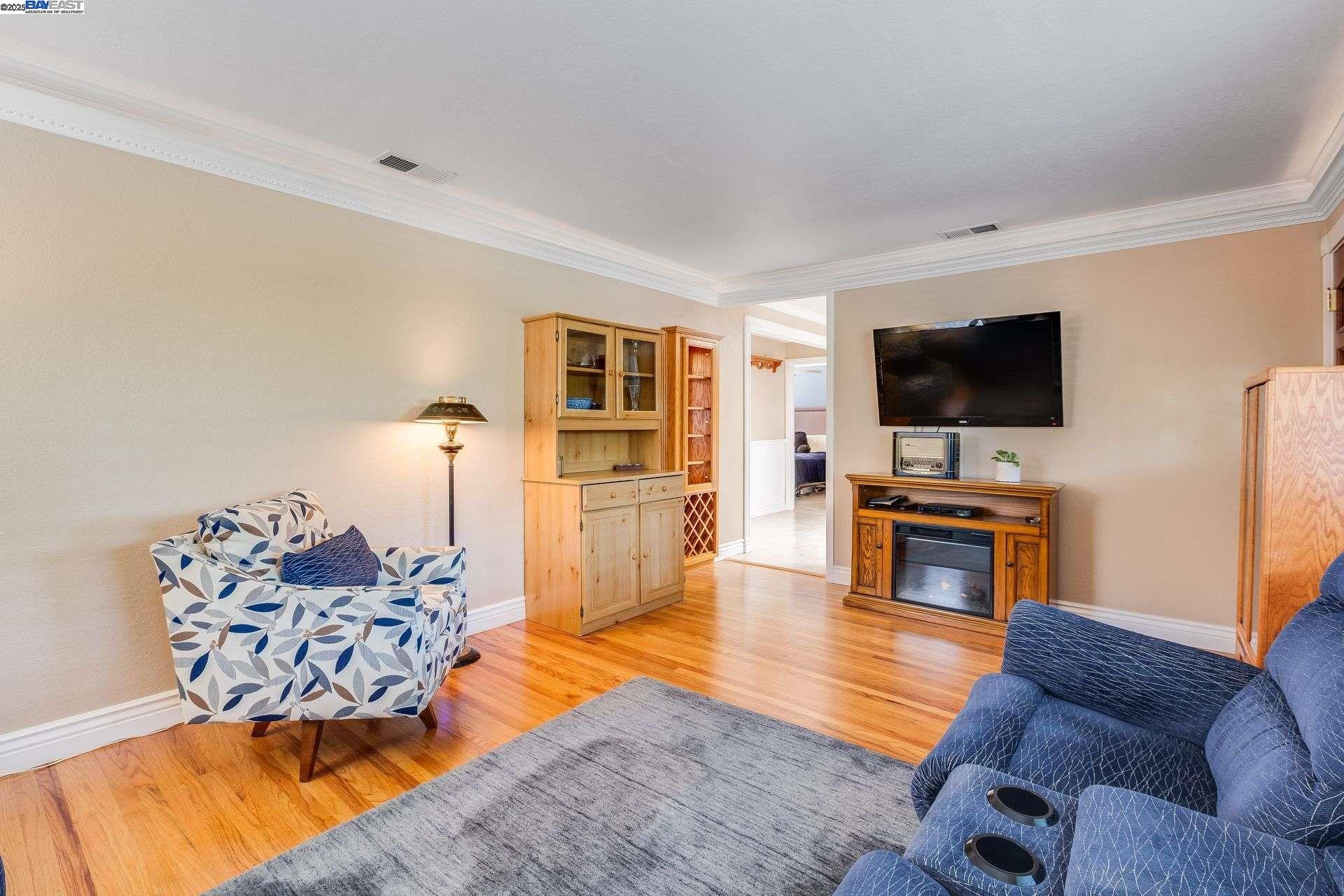 Detail Gallery Image 9 of 26 For 2515 Crystal Dr, Santa Clara,  CA 95051 - 3 Beds | 1 Baths