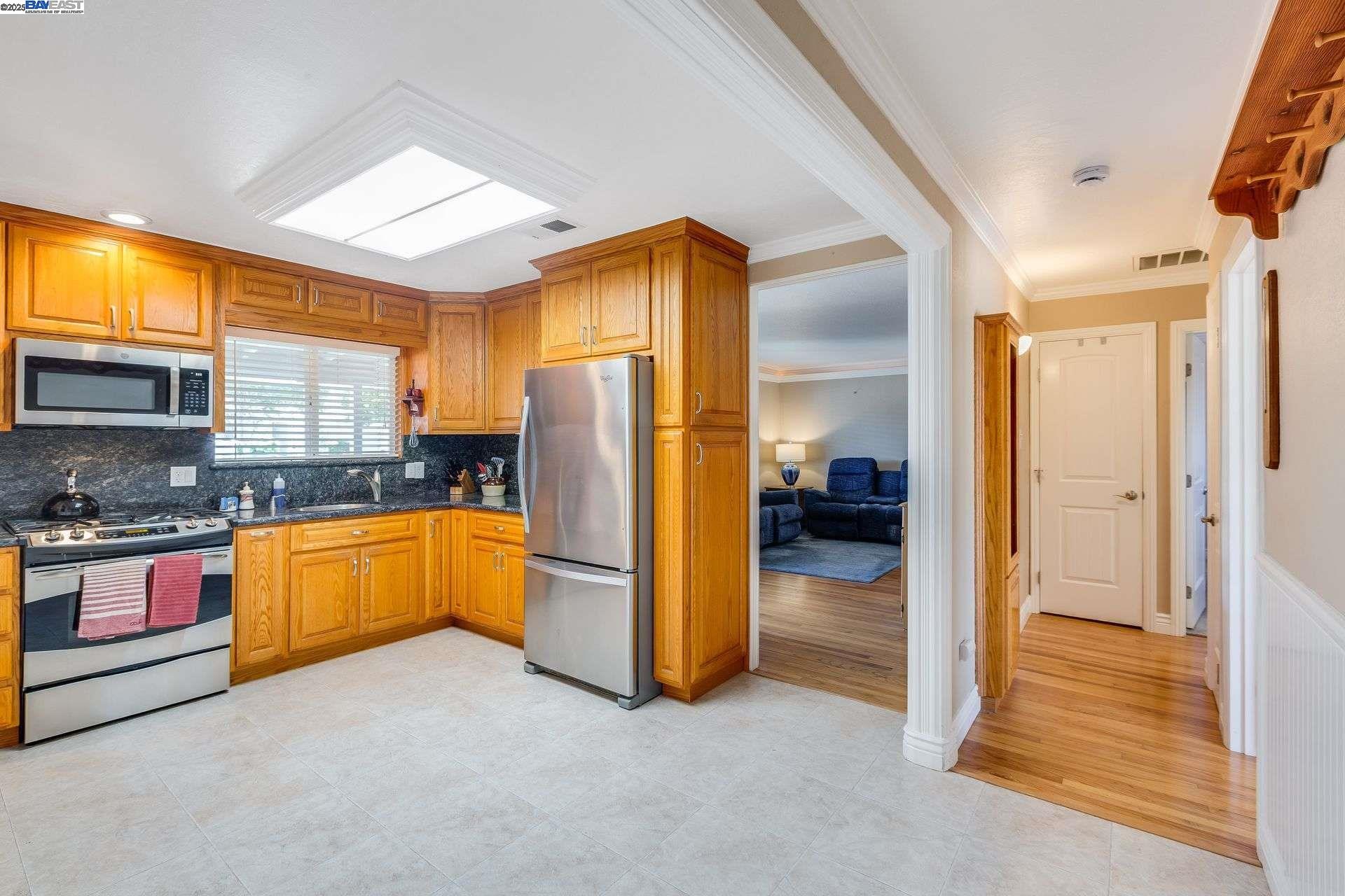 Detail Gallery Image 10 of 26 For 2515 Crystal Dr, Santa Clara,  CA 95051 - 3 Beds | 1 Baths