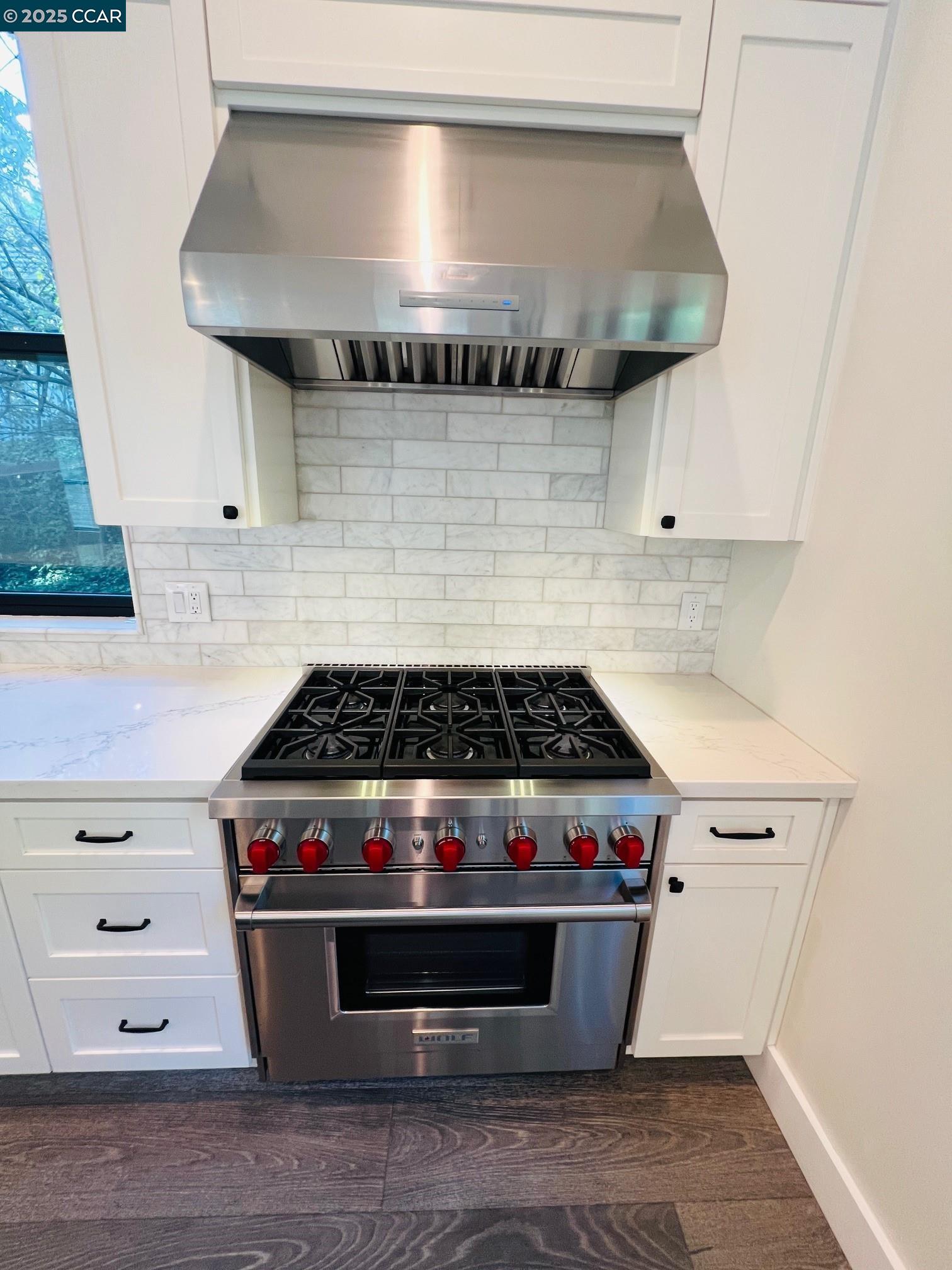 Detail Gallery Image 12 of 34 For 6 Linda Vista, Orinda,  CA 94563 - 4 Beds | 2/1 Baths