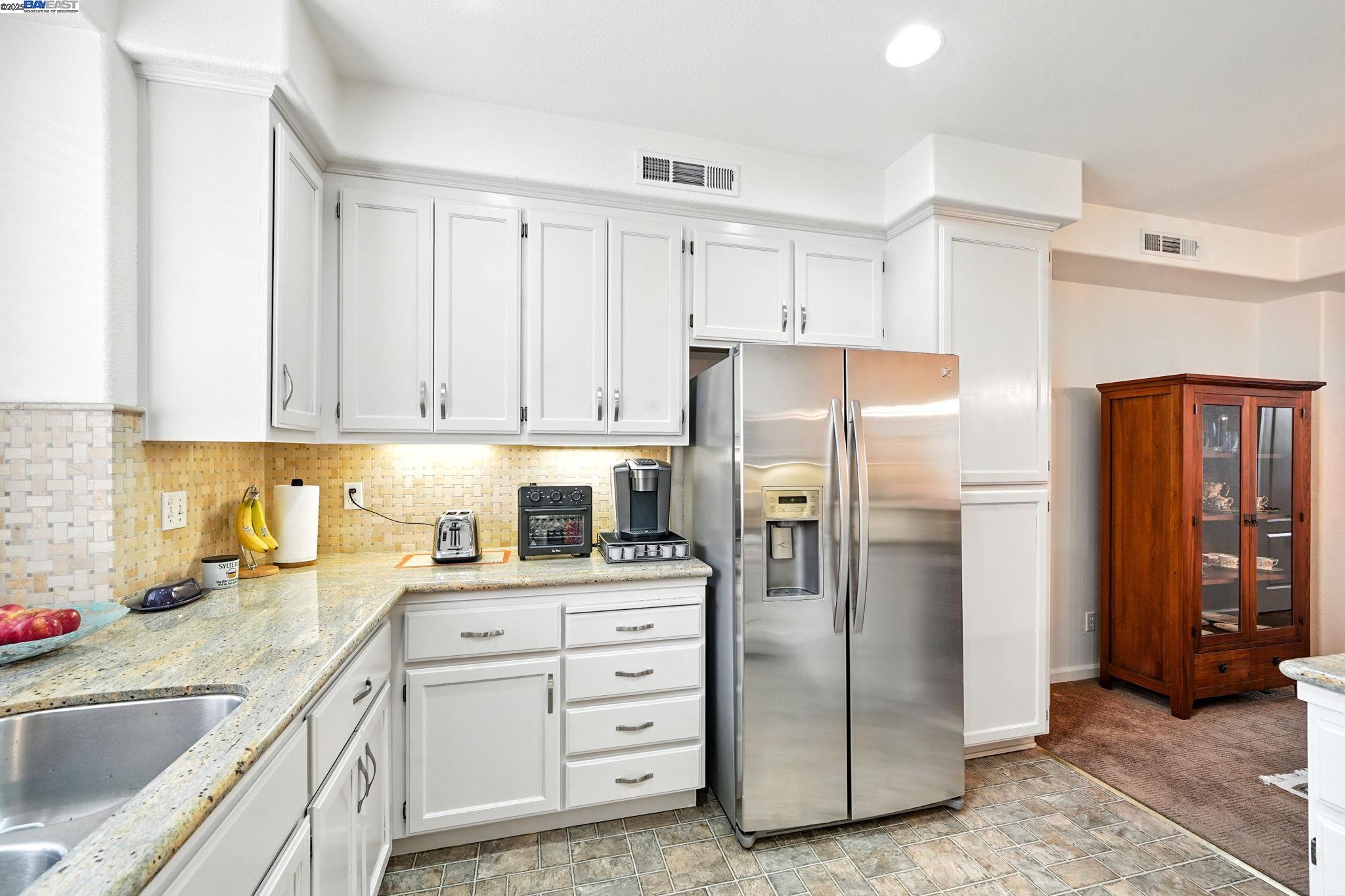 Detail Gallery Image 12 of 35 For 1586 Tucker St #52,  Oakland,  CA 94603 - 2 Beds | 2/1 Baths