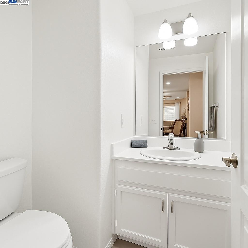 Detail Gallery Image 9 of 35 For 1586 Tucker St #52,  Oakland,  CA 94603 - 2 Beds | 2/1 Baths