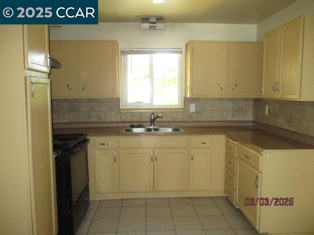 Detail Gallery Image 6 of 26 For 207 Thomas Way, Pittsburg,  CA 94565 - 3 Beds | 2 Baths