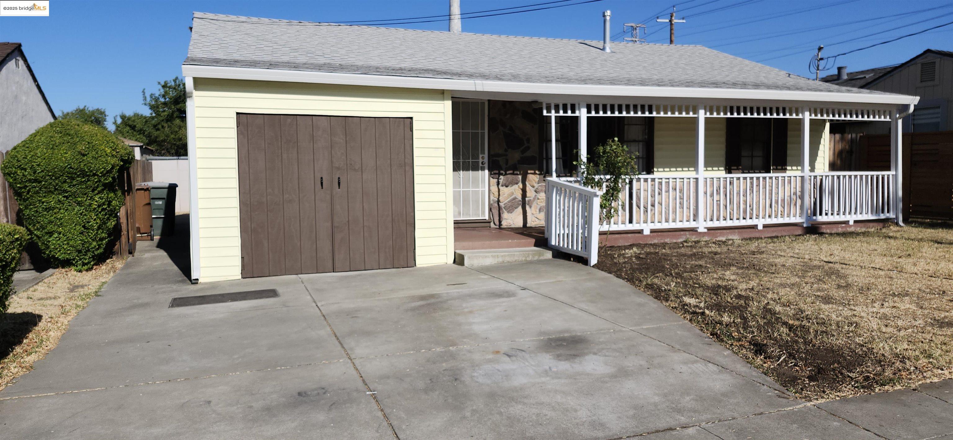 Detail Gallery Image 2 of 17 For 175 Clyde St, Pittsburg,  CA 94565 - 3 Beds | 1/1 Baths