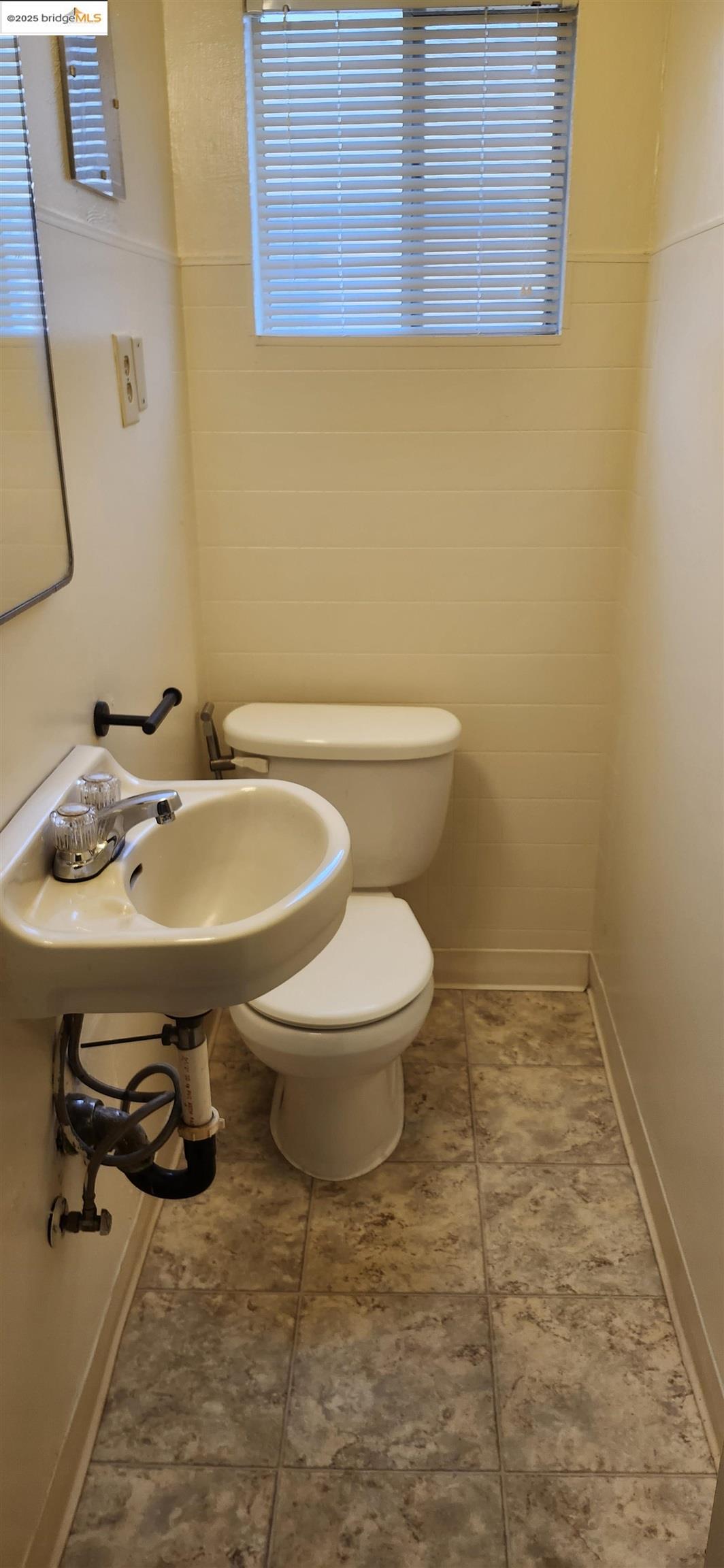Detail Gallery Image 12 of 17 For 175 Clyde St, Pittsburg,  CA 94565 - 3 Beds | 1/1 Baths