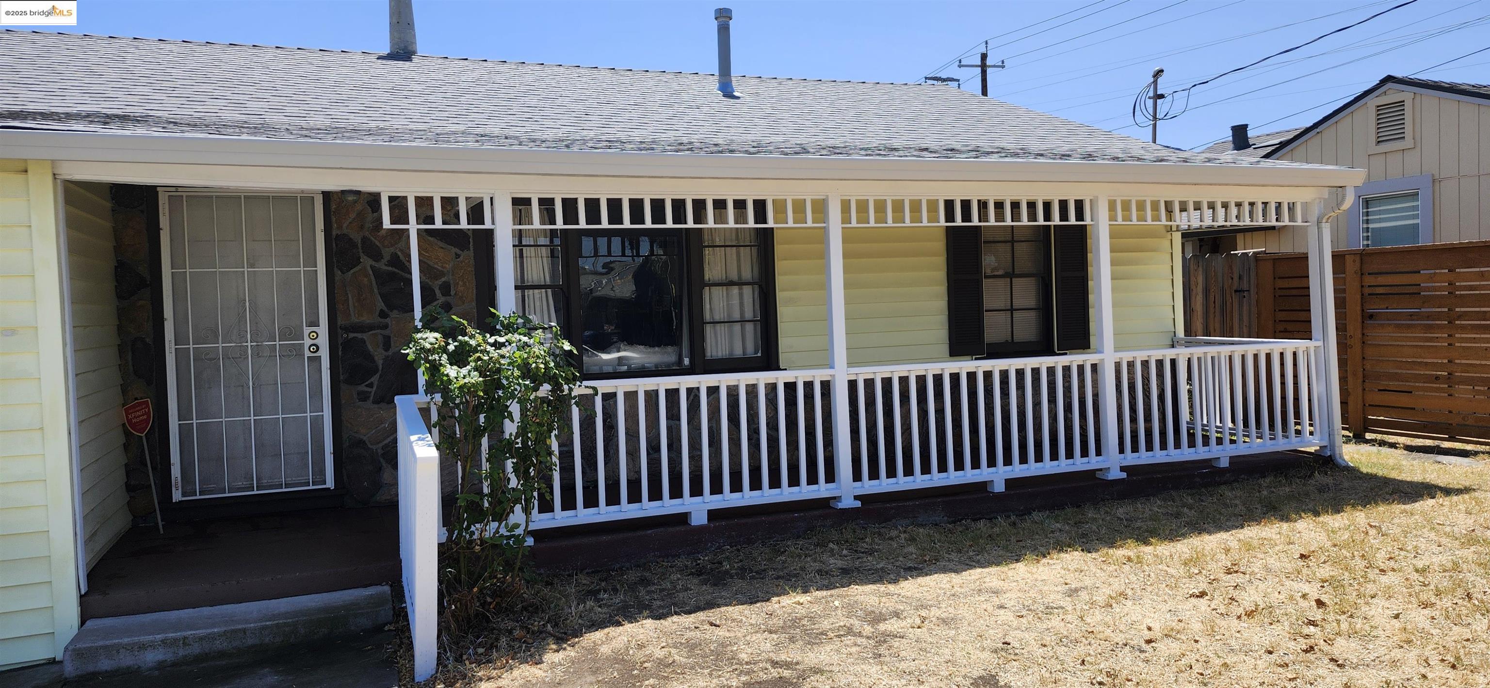 Detail Gallery Image 3 of 17 For 175 Clyde St, Pittsburg,  CA 94565 - 3 Beds | 1/1 Baths