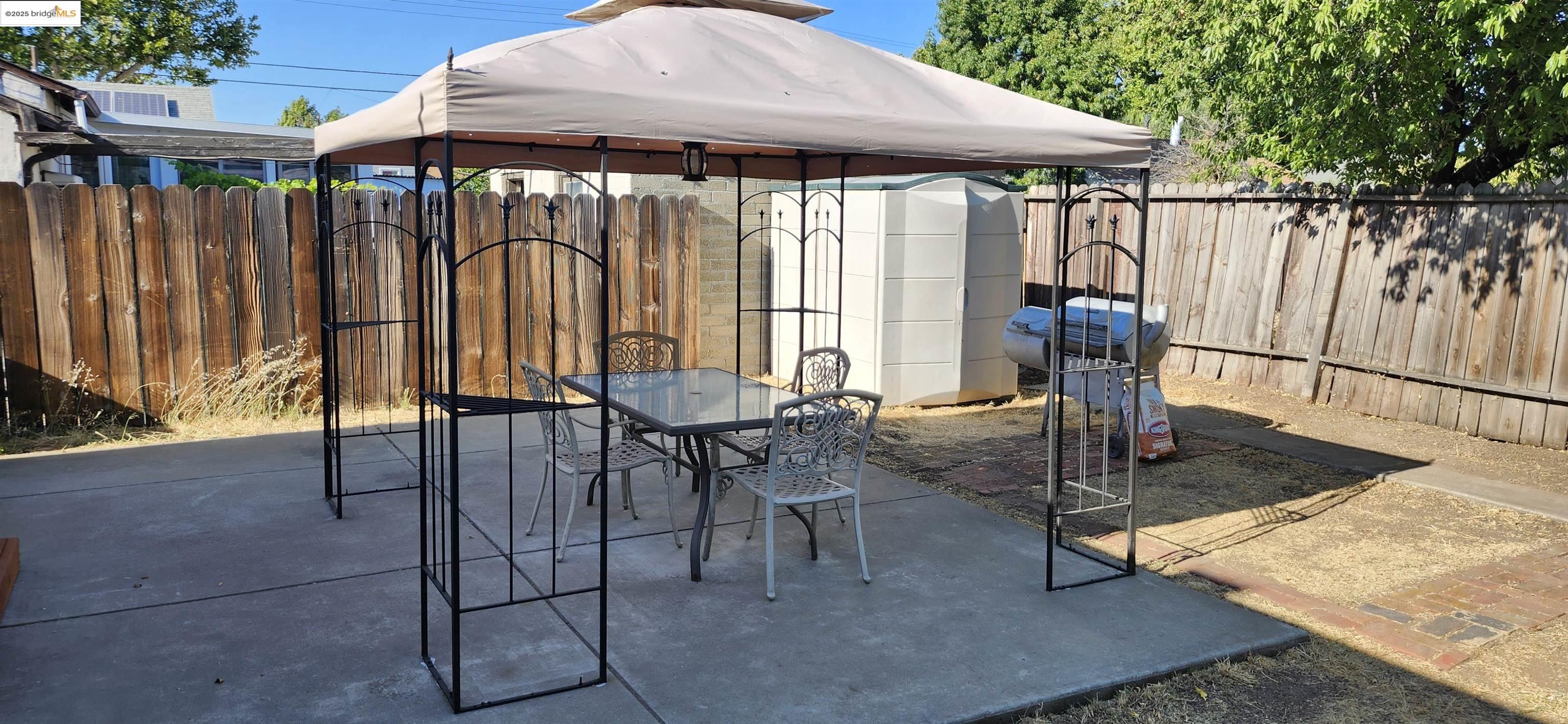 Detail Gallery Image 6 of 17 For 175 Clyde St, Pittsburg,  CA 94565 - 3 Beds | 1/1 Baths