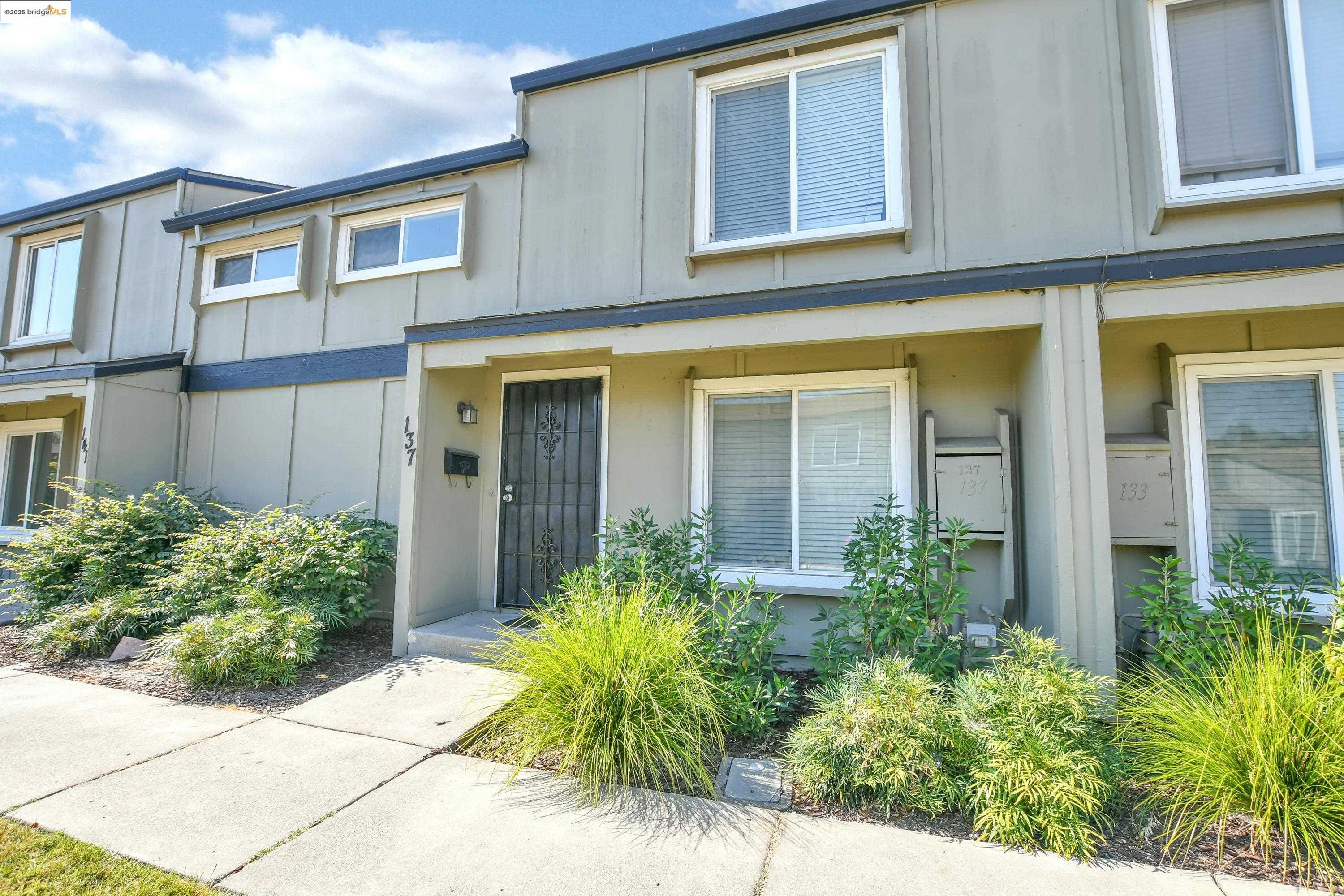 Browse active condo listings in VALLEY MOUNTAIN