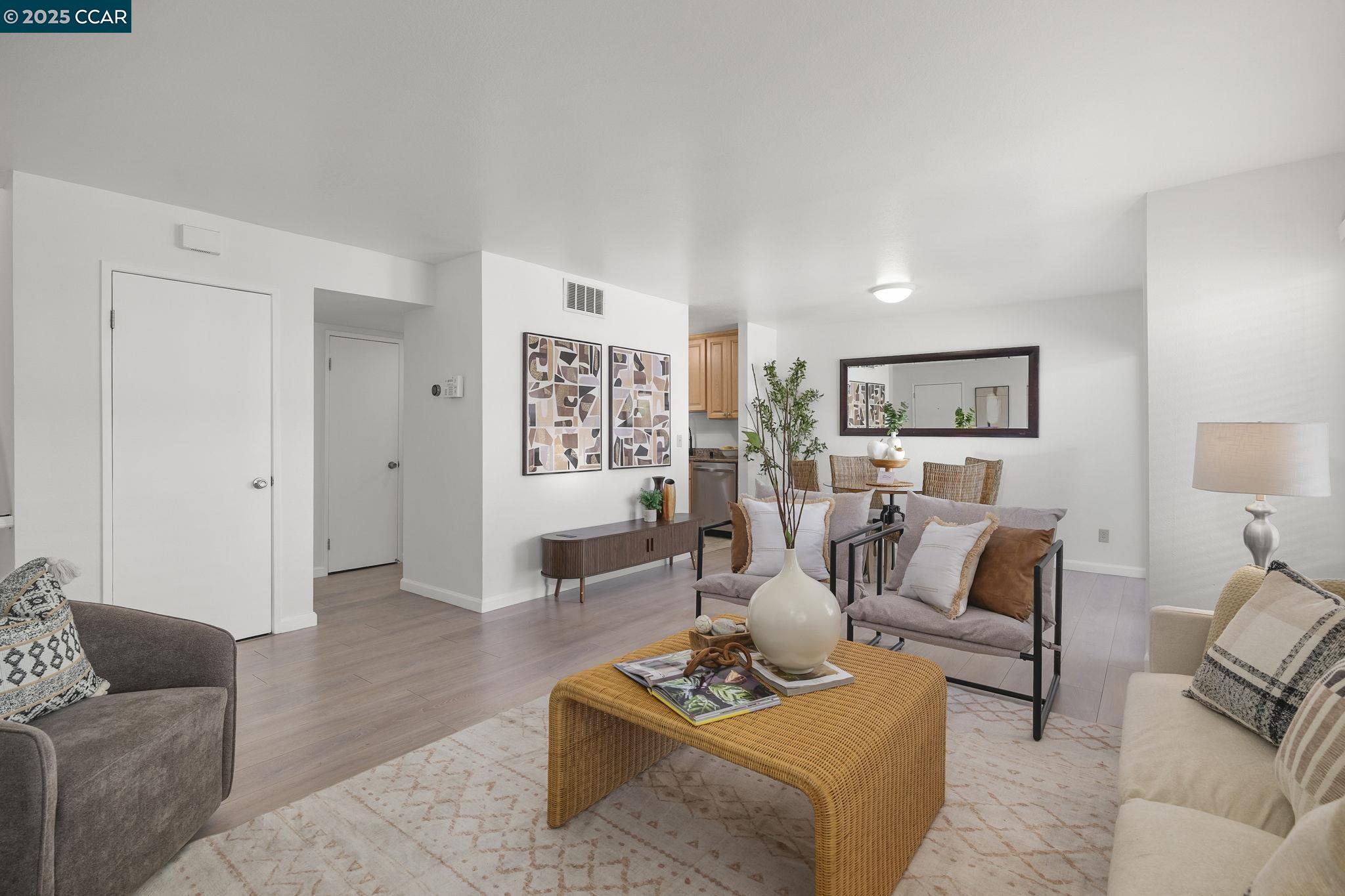 Photo #6: 41103105 Listing 