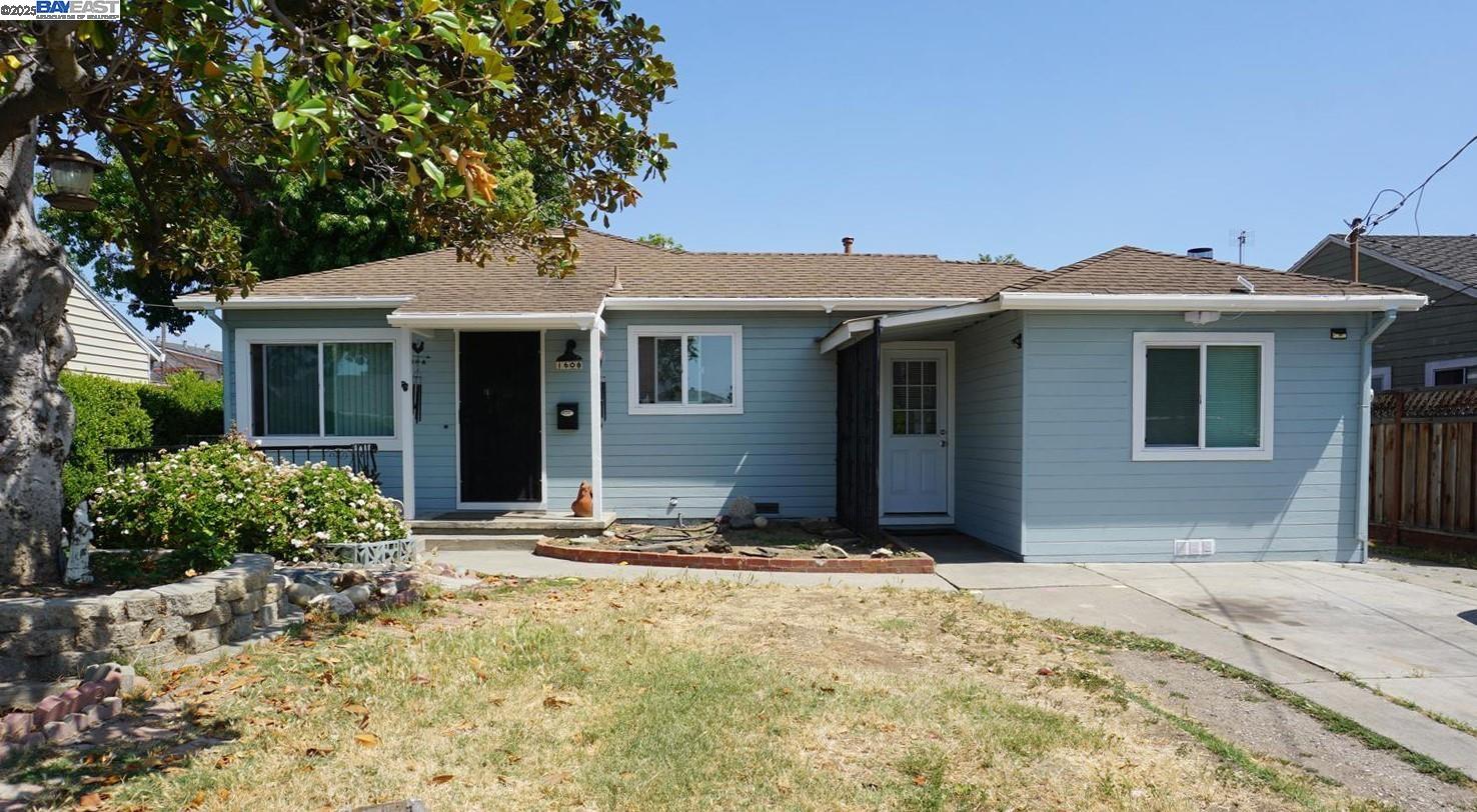 Detail Gallery Image 1 of 39 For 1608 Virginia Place, San Jose,  CA 95116-2955 - 5 Beds | 2 Baths