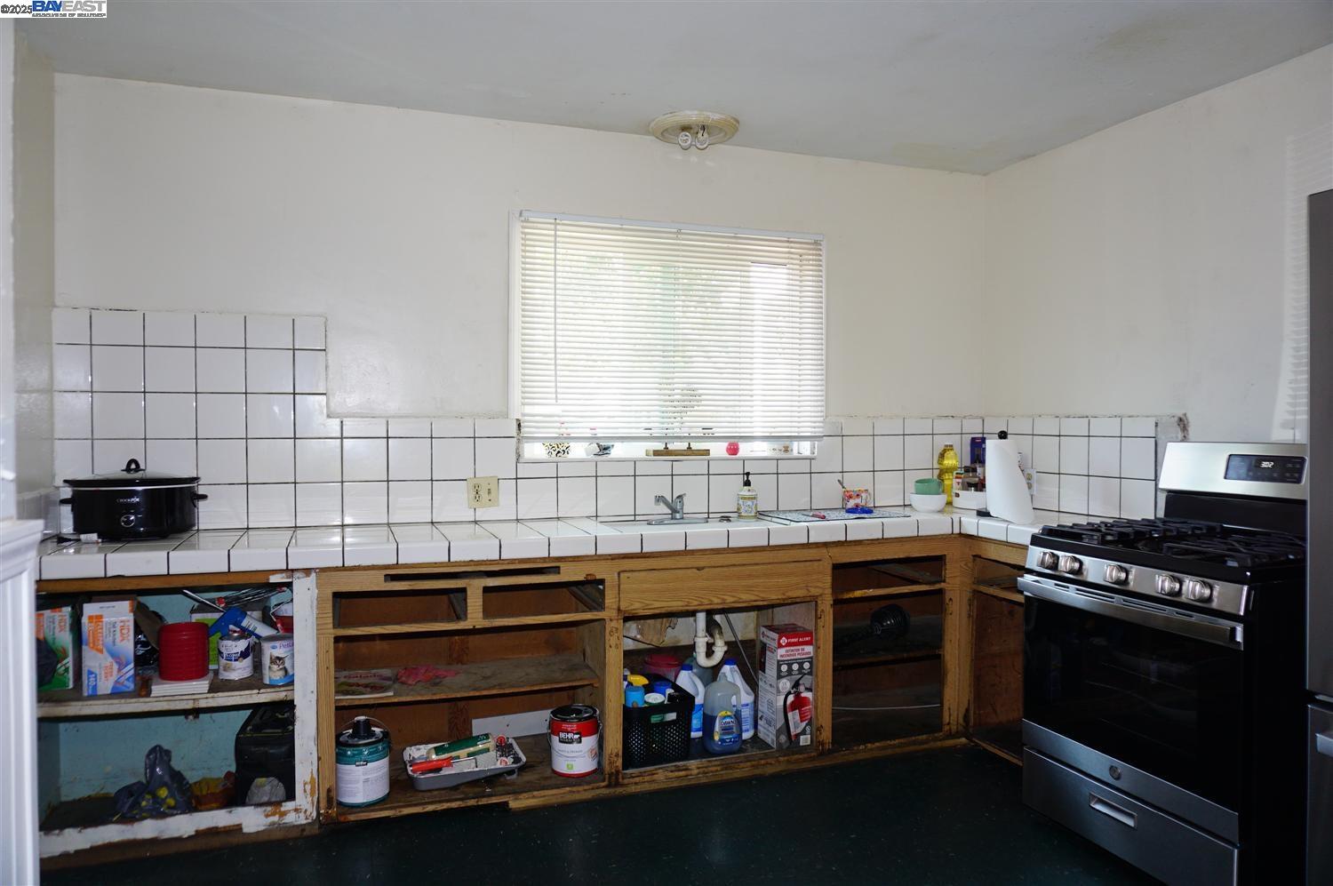 Detail Gallery Image 12 of 39 For 1608 Virginia Place, San Jose,  CA 95116-2955 - 5 Beds | 2 Baths