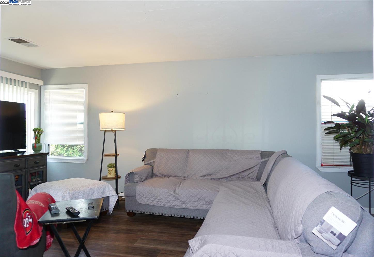 Detail Gallery Image 8 of 39 For 1608 Virginia Place, San Jose,  CA 95116-2955 - 5 Beds | 2 Baths