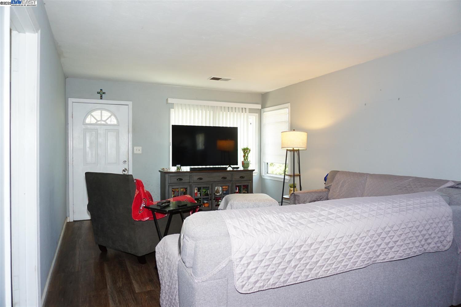 Detail Gallery Image 10 of 39 For 1608 Virginia Place, San Jose,  CA 95116-2955 - 5 Beds | 2 Baths