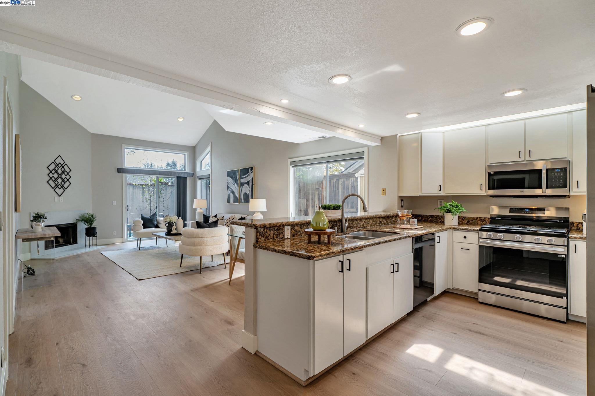 Detail Gallery Image 11 of 60 For 1549 Trimingham Drive, Pleasanton,  CA 94566-8425 - 3 Beds | 3 Baths