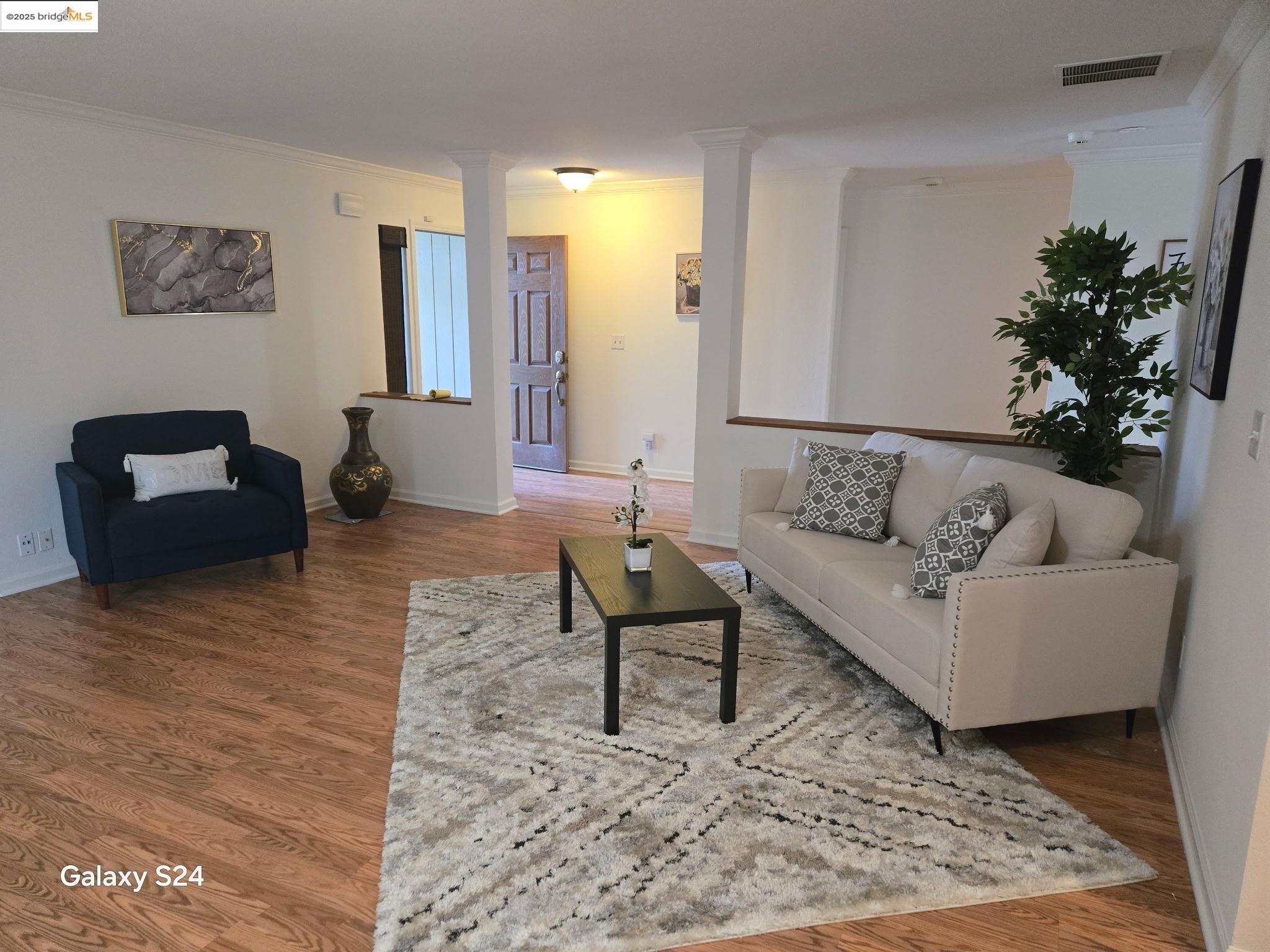 Detail Gallery Image 3 of 8 For 1006 Shadow Creek Dr, Stockton,  CA 95209 - 3 Beds | 2 Baths