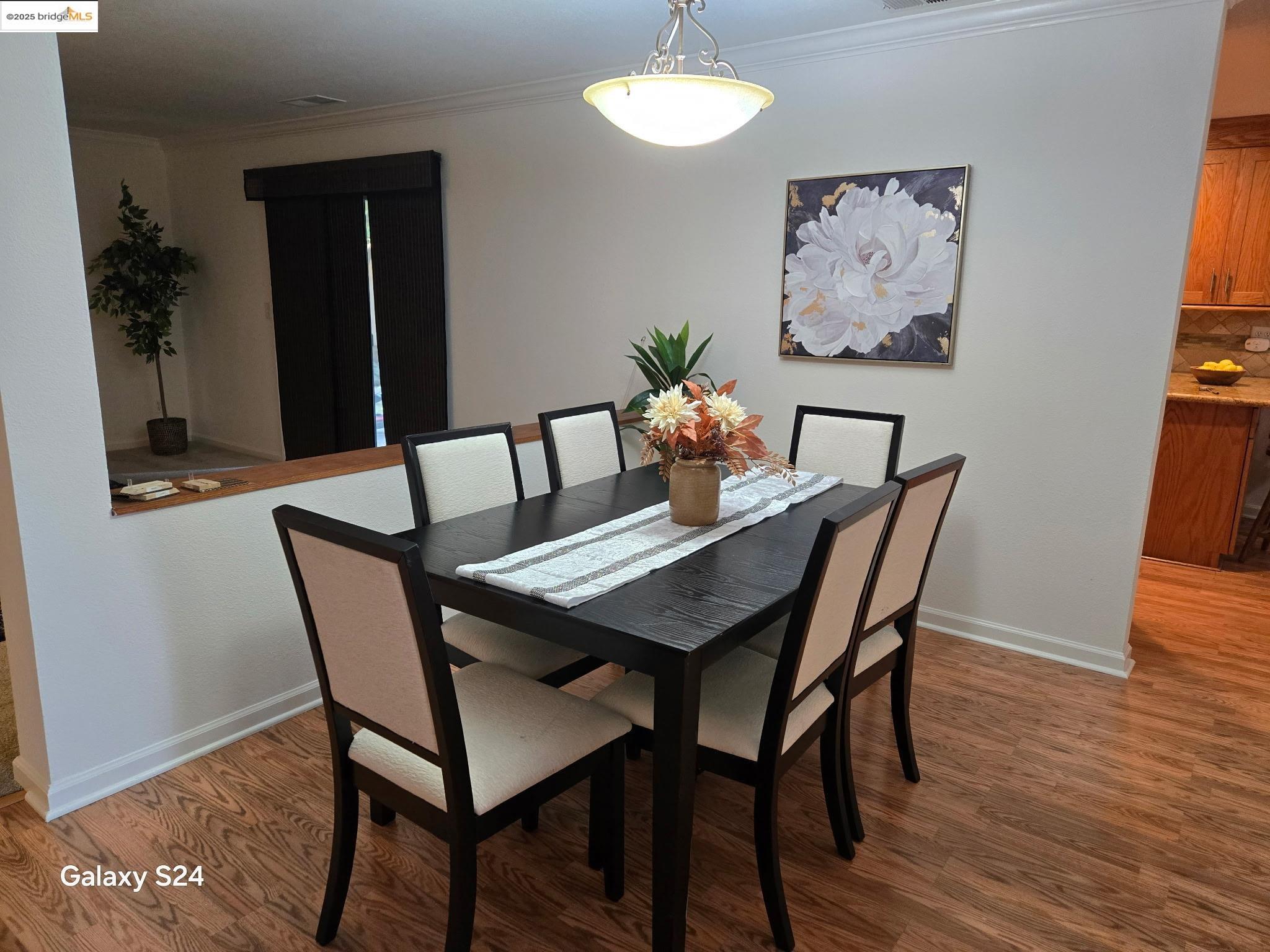 Detail Gallery Image 5 of 8 For 1006 Shadow Creek Dr, Stockton,  CA 95209 - 3 Beds | 2 Baths