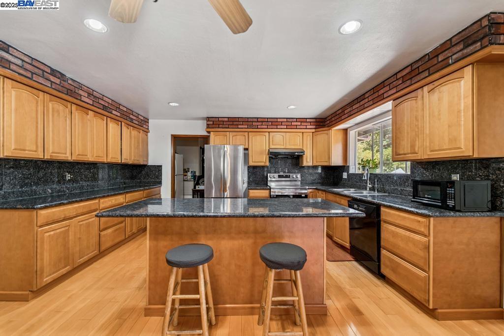 Detail Gallery Image 16 of 48 For 6312 Paloverde Rd, Castro Valley,  CA 94552 - 3 Beds | 2 Baths