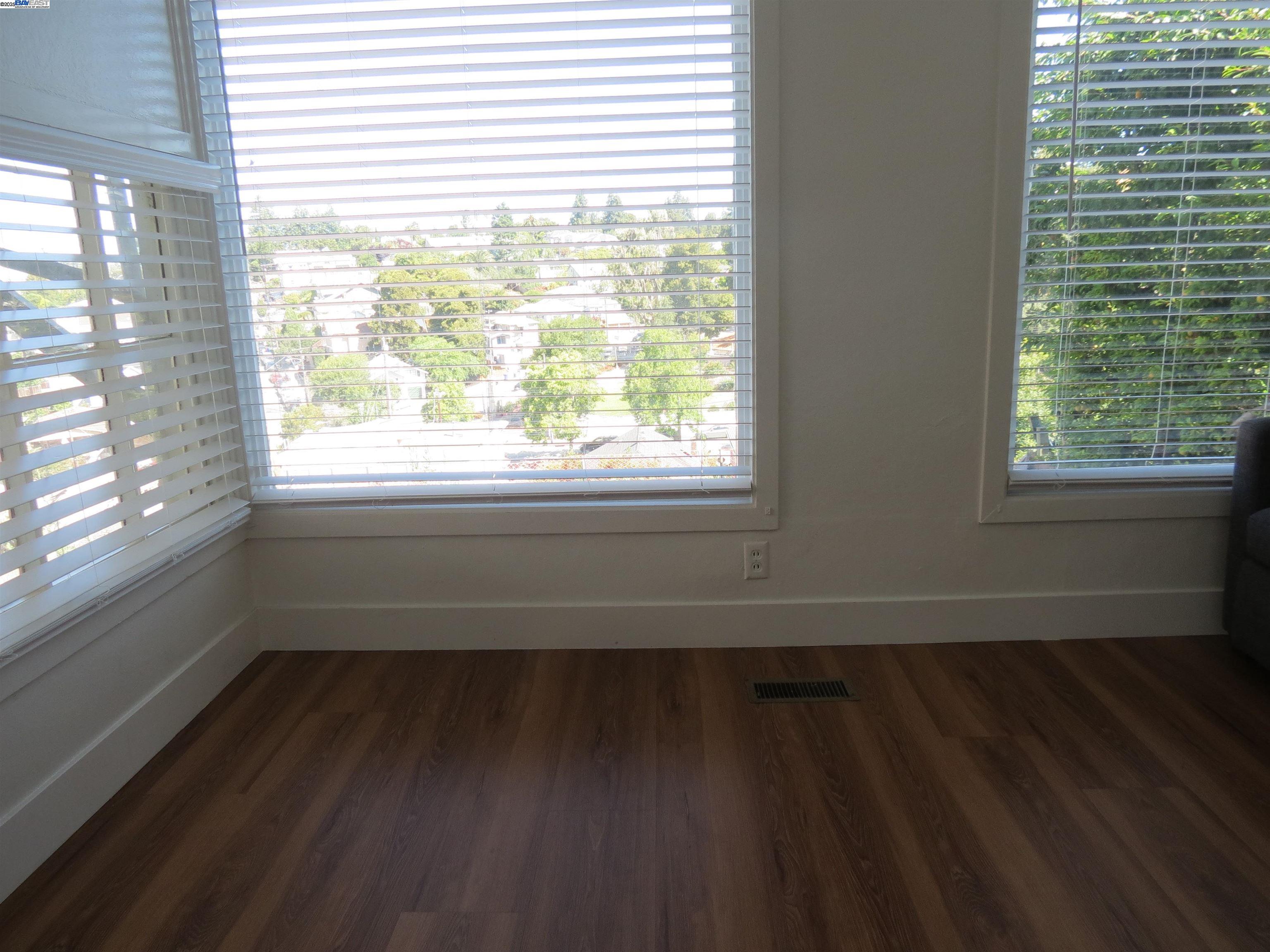 Detail Gallery Image 15 of 18 For 2635 19th Ave, Oakland,  CA 94606 - 3 Beds | 1 Baths