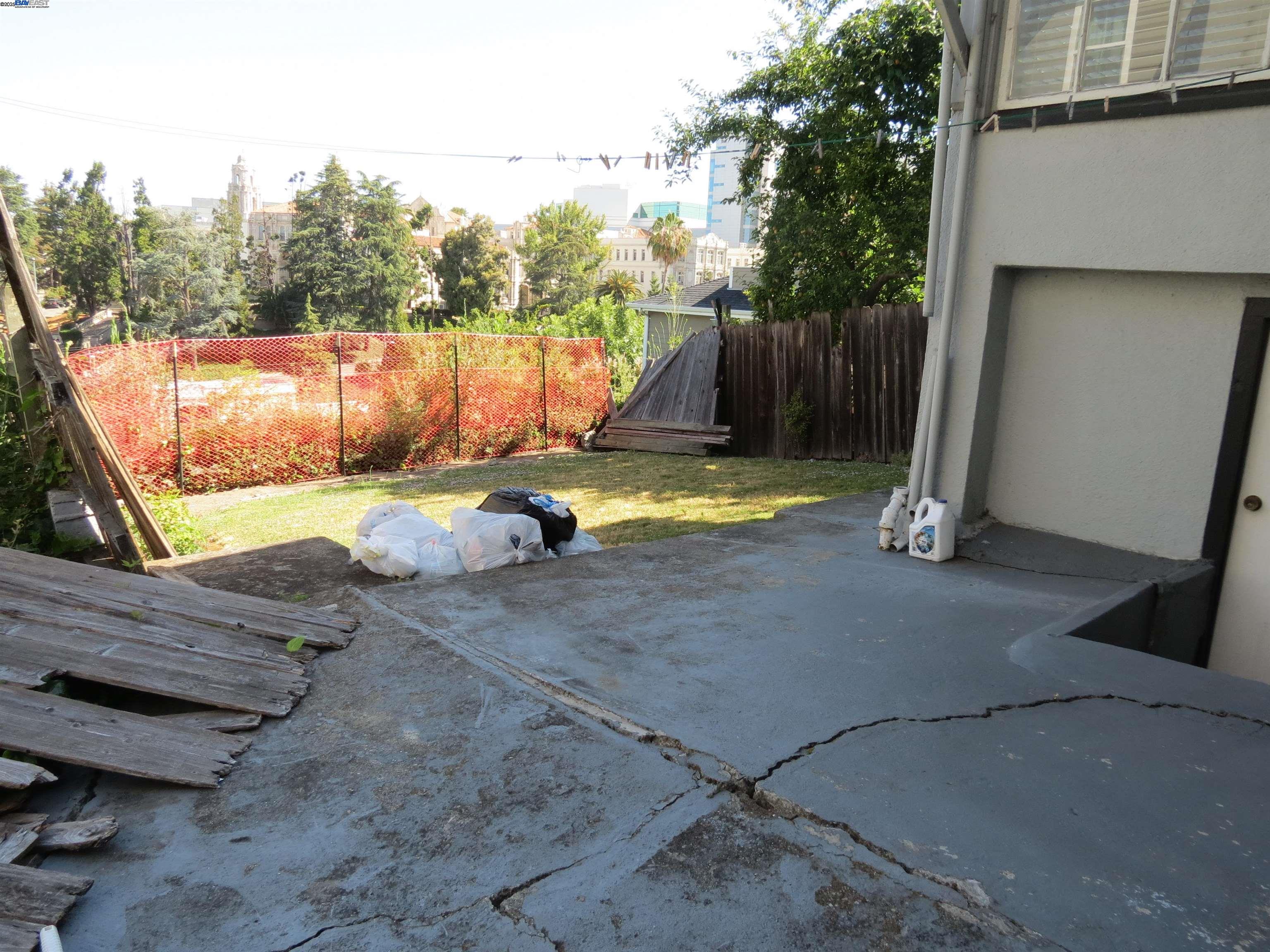 Detail Gallery Image 17 of 18 For 2635 19th Ave, Oakland,  CA 94606 - 3 Beds | 1 Baths