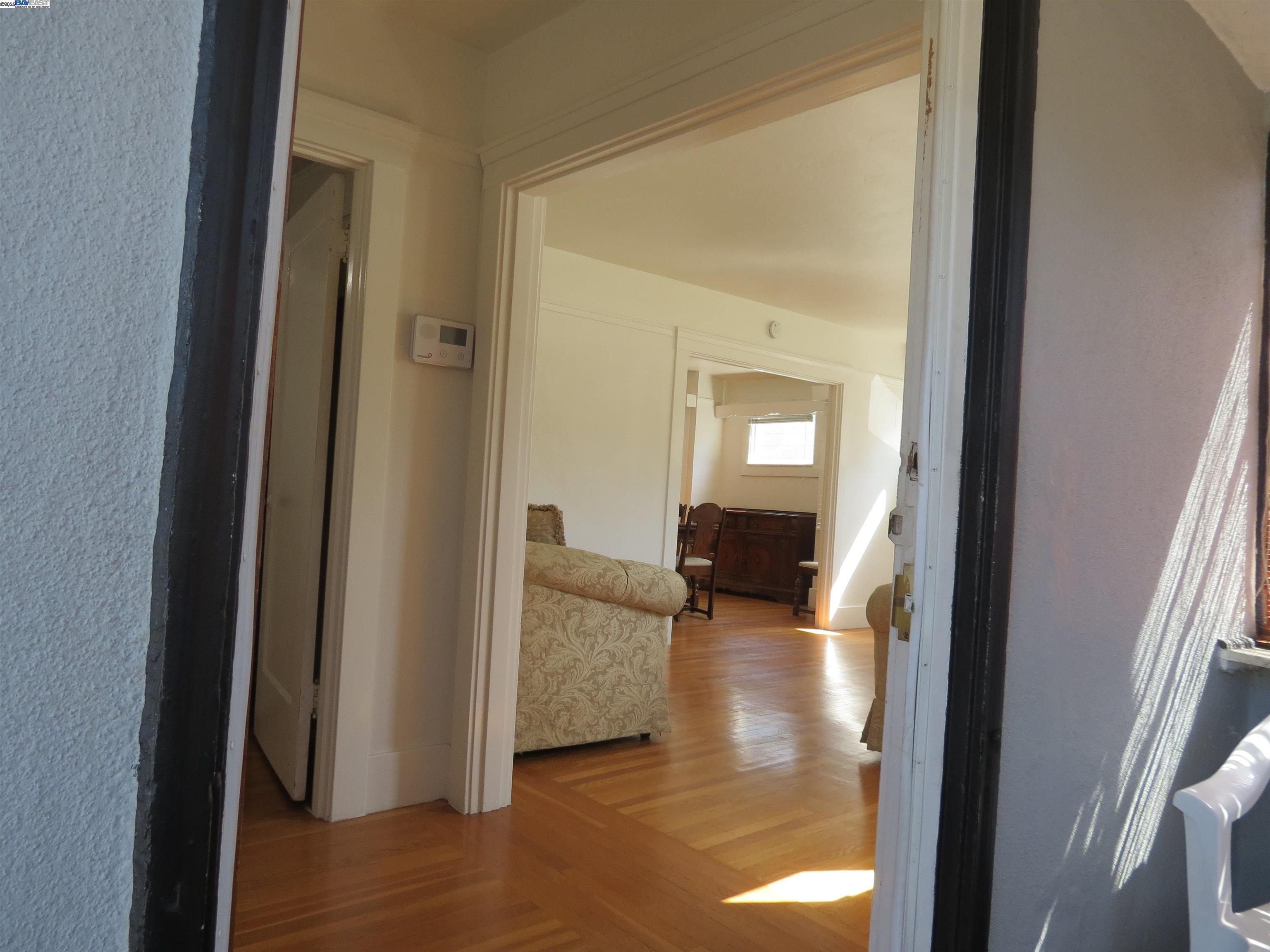 Detail Gallery Image 4 of 18 For 2635 19th Ave, Oakland,  CA 94606 - 3 Beds | 1 Baths