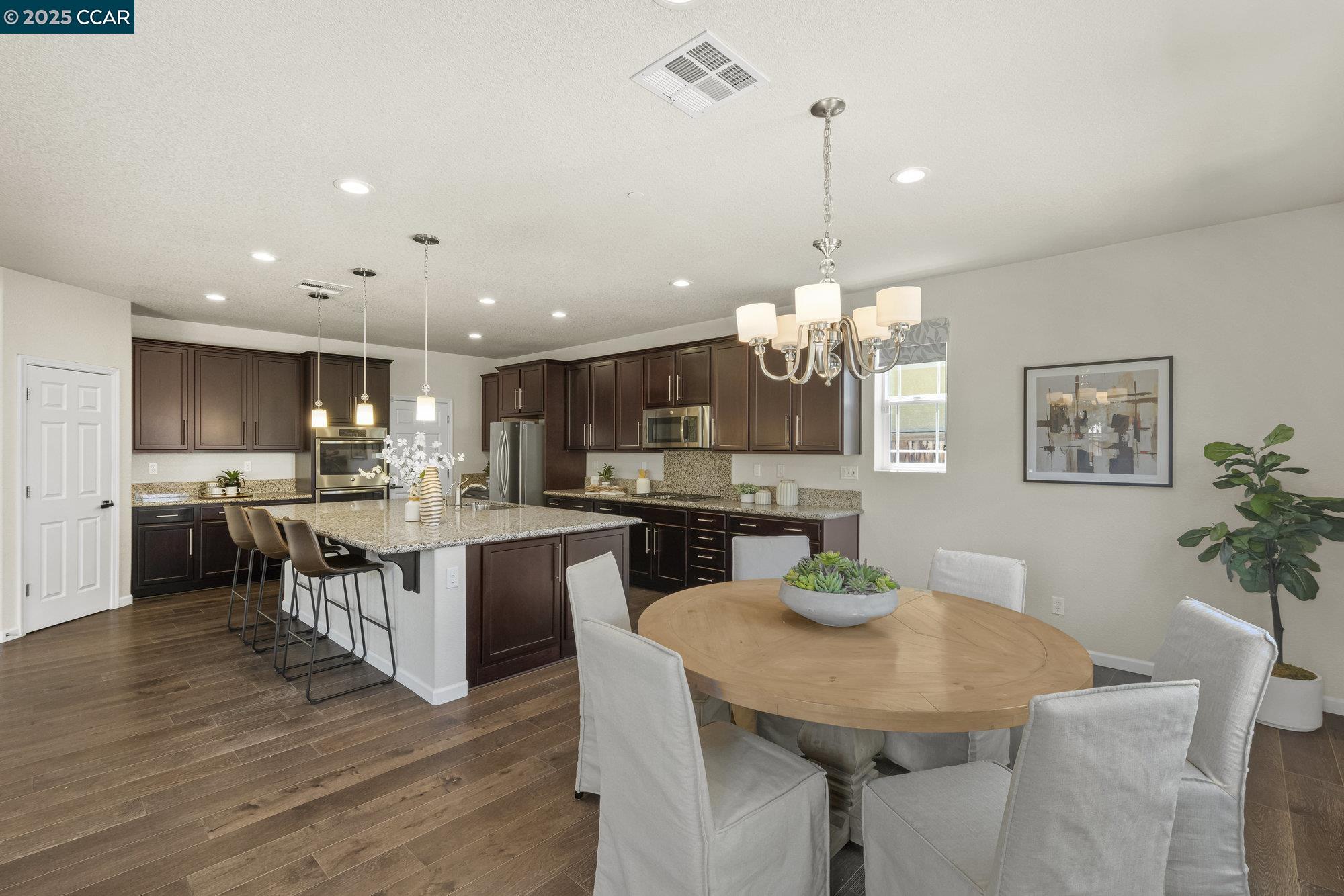 Detail Gallery Image 14 of 58 For 589 W Huntington Ave, Mountain House,  CA 95391 - 5 Beds | 4/1 Baths