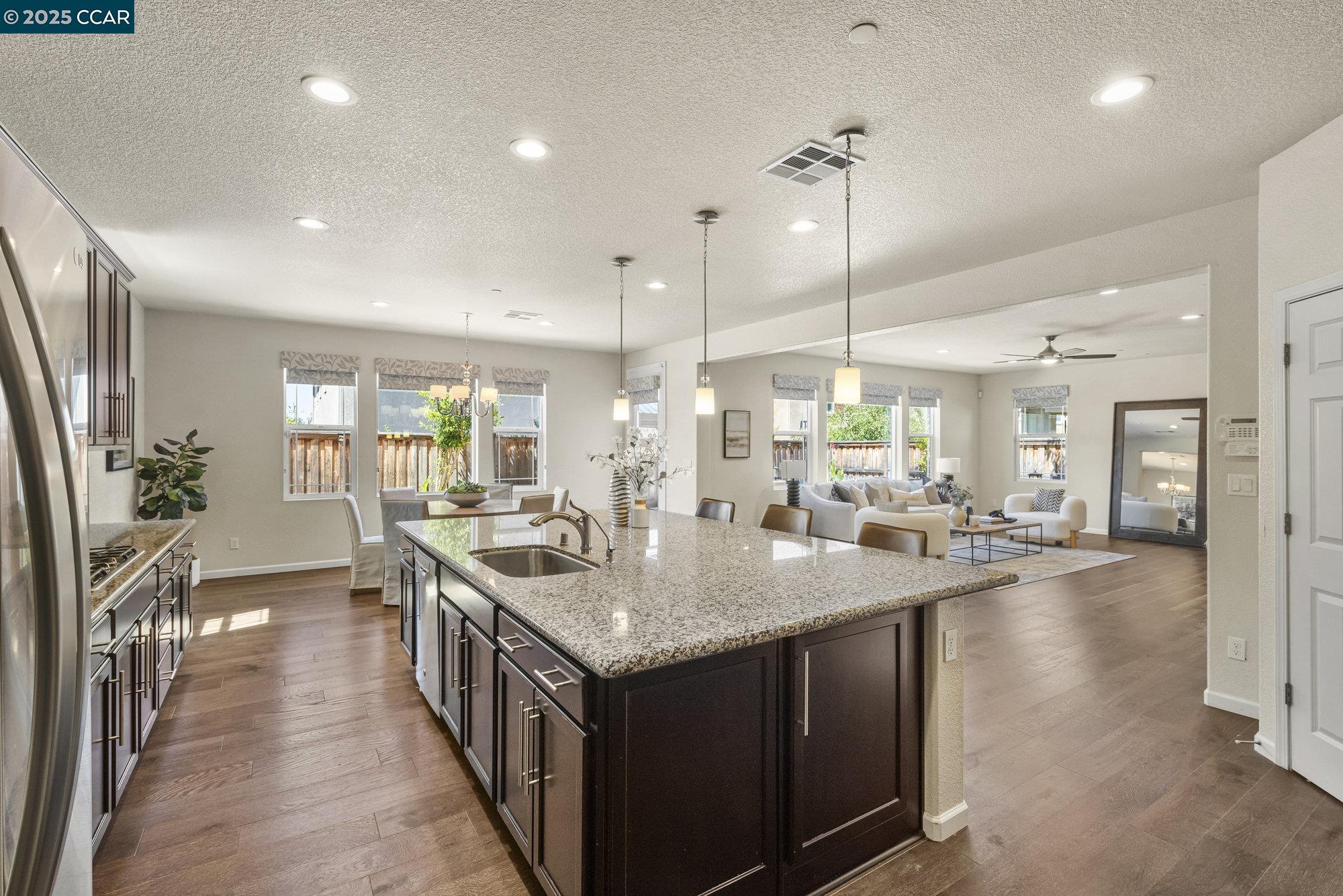 Detail Gallery Image 16 of 58 For 589 W Huntington Ave, Mountain House,  CA 95391 - 5 Beds | 4/1 Baths