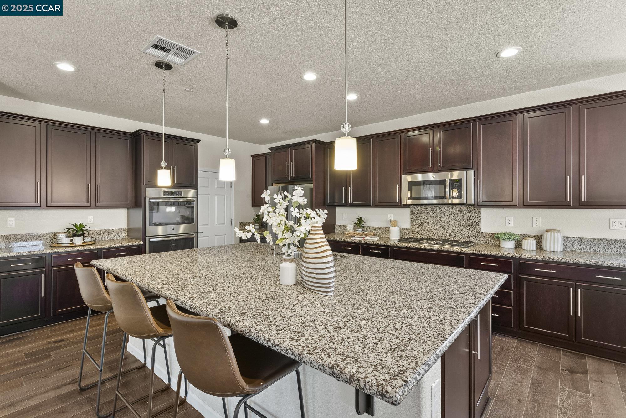 Detail Gallery Image 18 of 58 For 589 W Huntington Ave, Mountain House,  CA 95391 - 5 Beds | 4/1 Baths