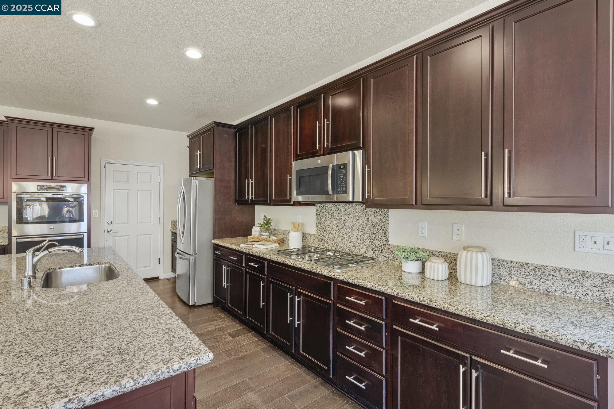 Detail Gallery Image 20 of 58 For 589 W Huntington Ave, Mountain House,  CA 95391 - 5 Beds | 4/1 Baths