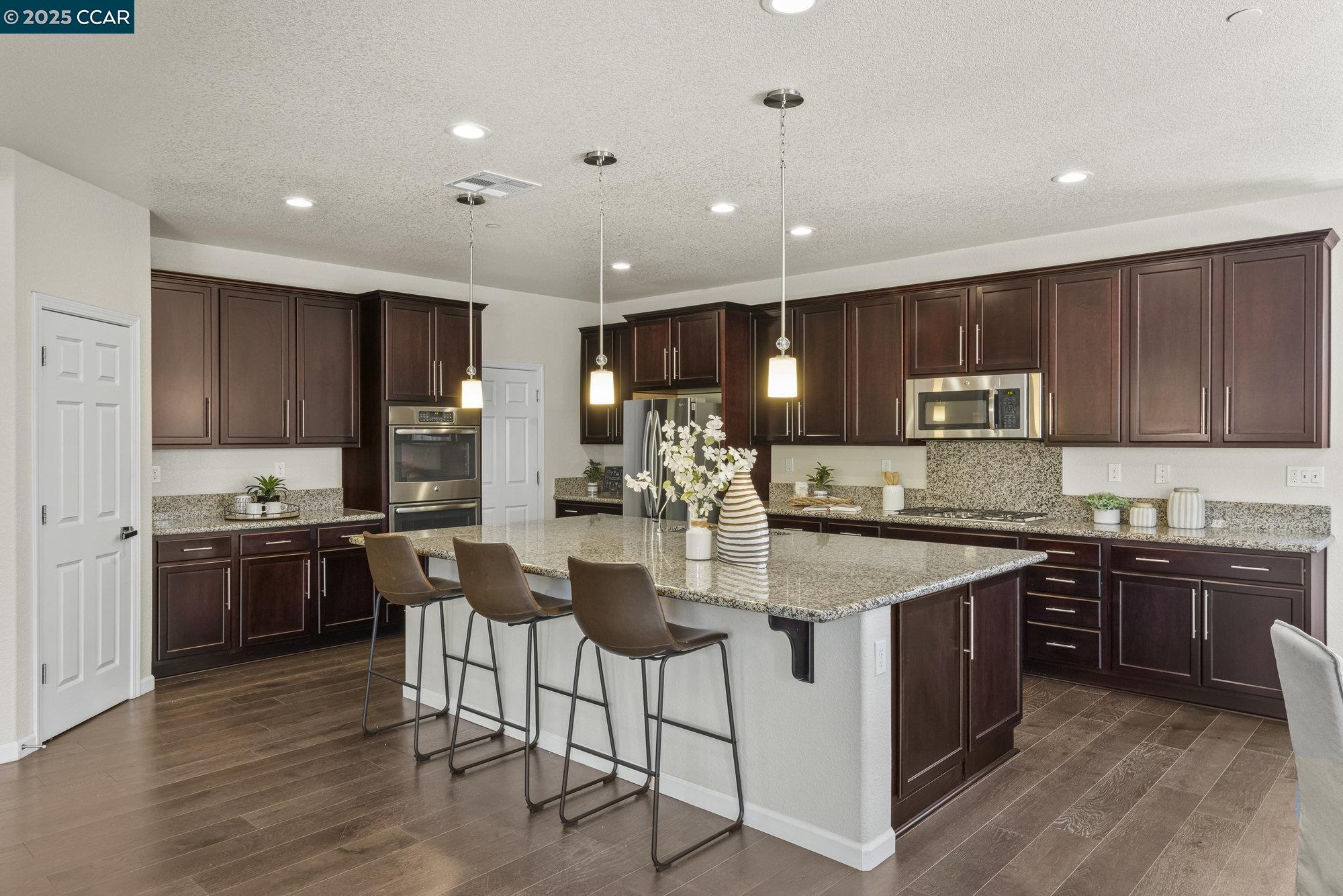 Detail Gallery Image 21 of 58 For 589 W Huntington Ave, Mountain House,  CA 95391 - 5 Beds | 4/1 Baths
