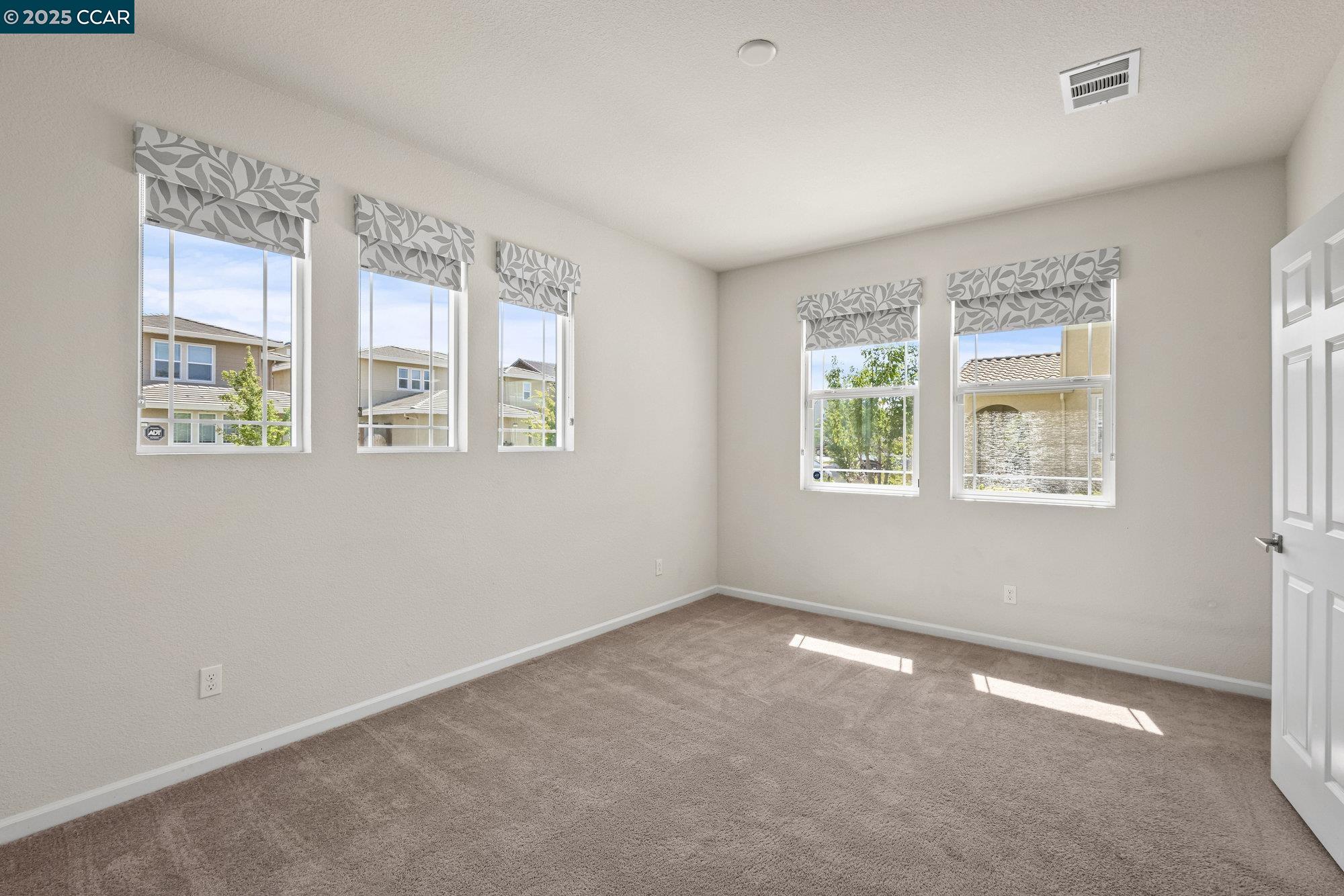 Detail Gallery Image 29 of 58 For 589 W Huntington Ave, Mountain House,  CA 95391 - 5 Beds | 4/1 Baths